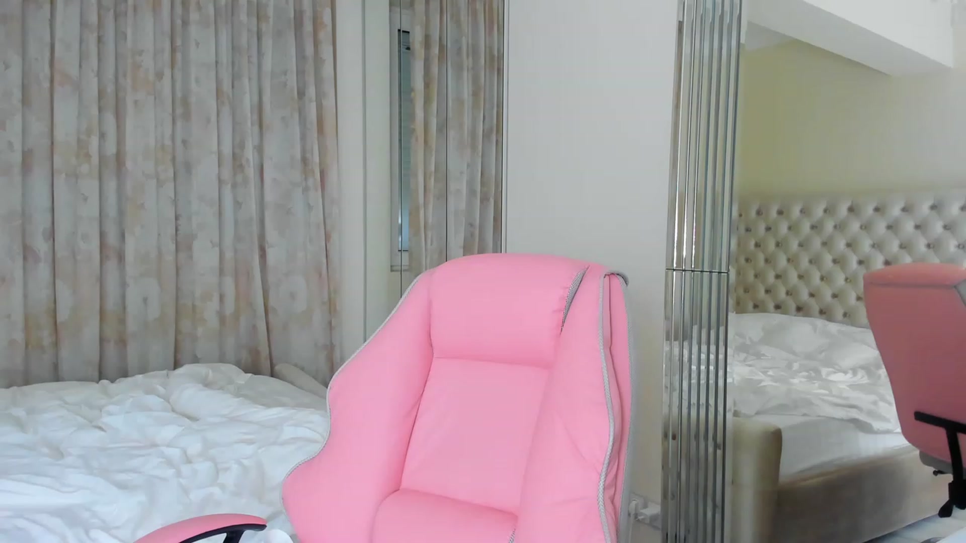 Gallery image thumbnail from AmberWTF's myfreecams stream on, 04/19/2023, 19:35 image 12 of 20