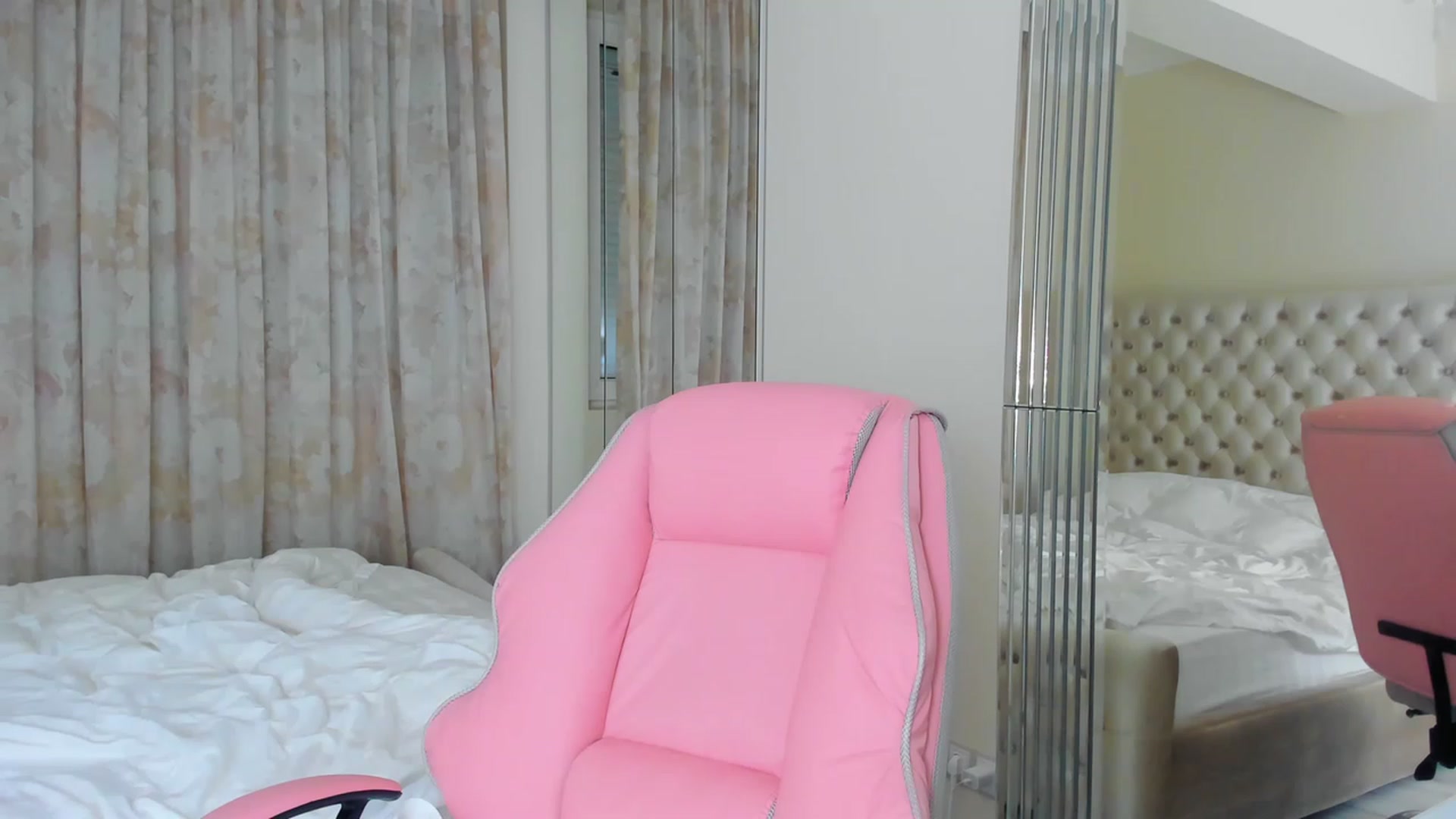 Gallery image thumbnail from AmberWTF's myfreecams stream on, 04/19/2023, 19:35 image 13 of 20