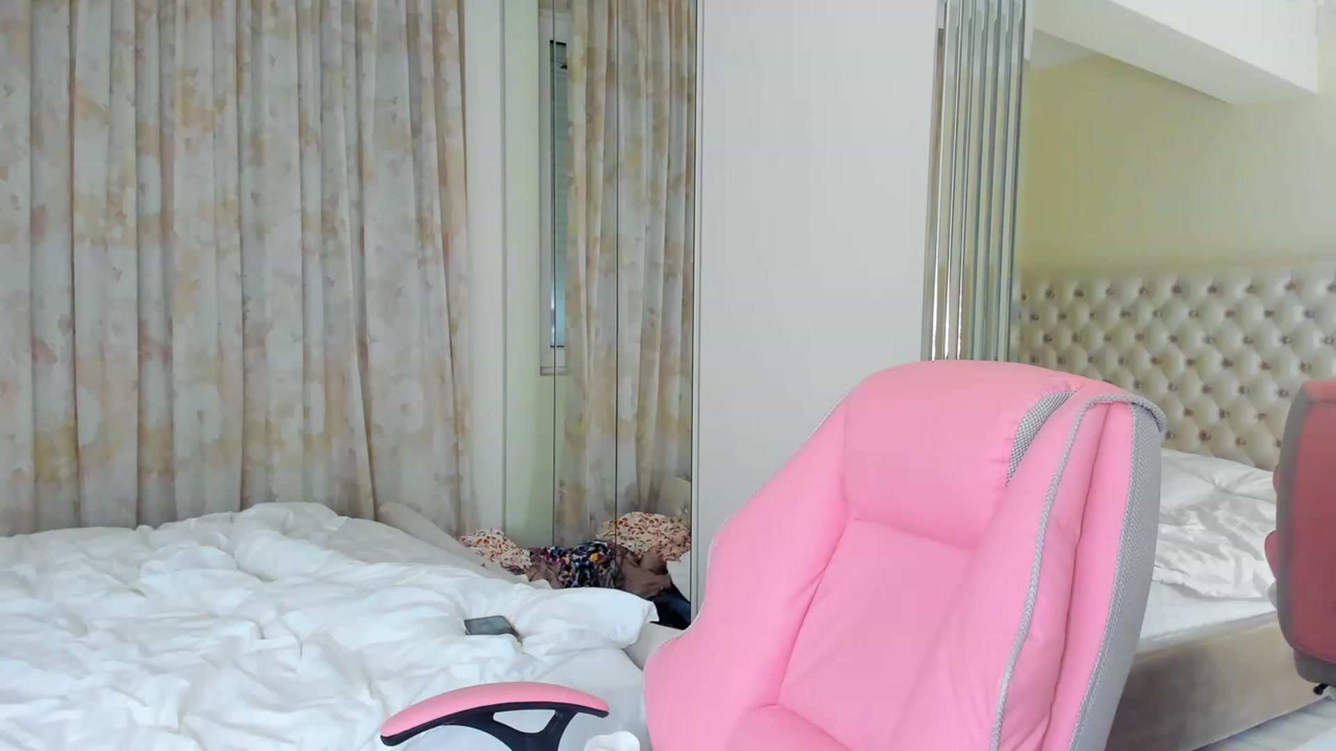 Gallery image thumbnail from AmberWTF's myfreecams stream on, 04/19/2023, 19:35 image 17 of 20