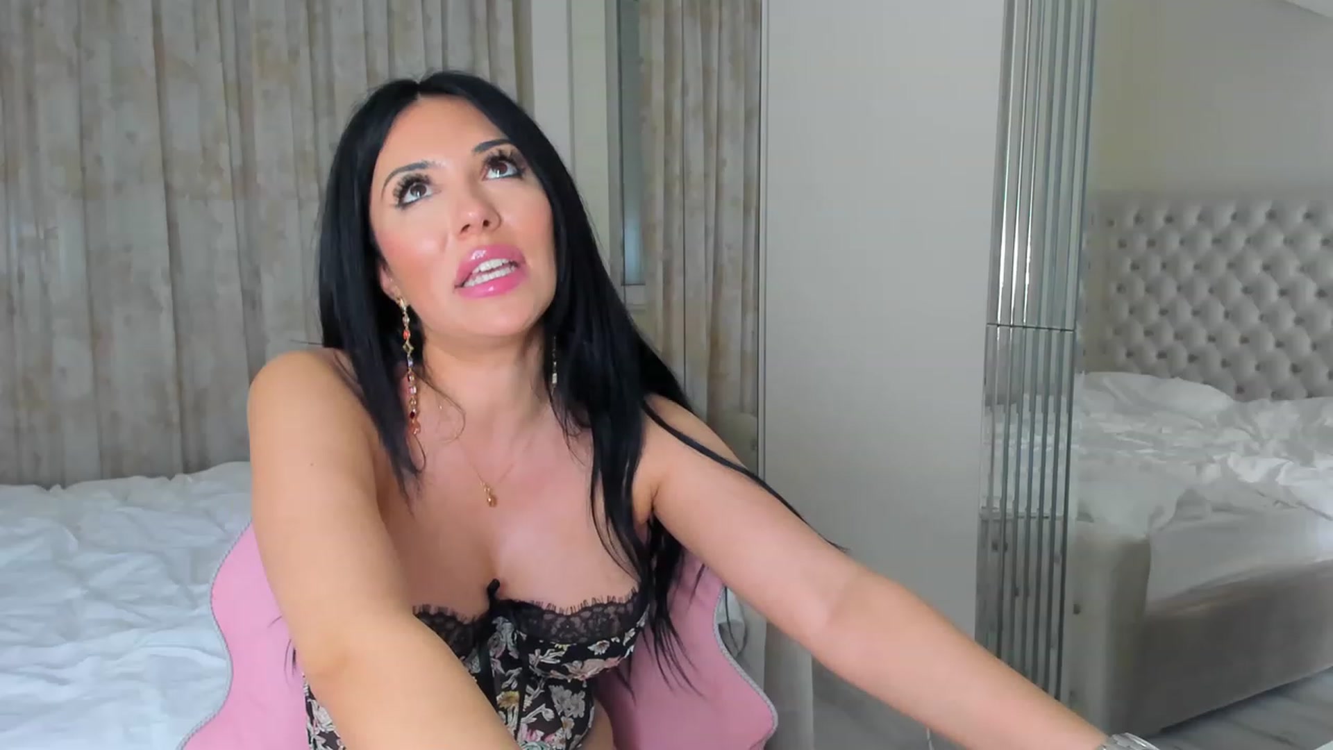 Gallery image thumbnail from AmberWTF's myfreecams stream on, 04/20/2023, 19:49 image 18 of 20