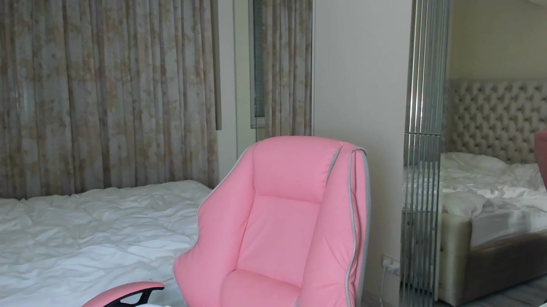 Gallery image thumbnail from AmberWTF's myfreecams stream on, 04/20/2023, 19:49 image 20 of 20