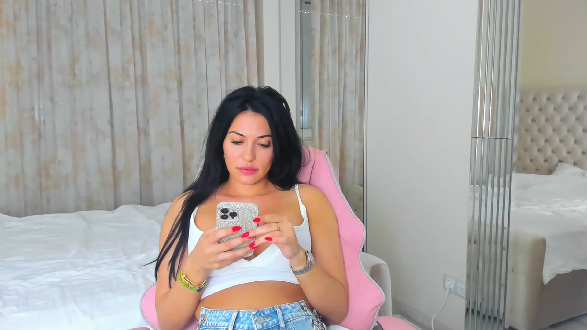 Gallery image thumbnail from AmberWTF's myfreecams stream on, 06/06/2023, 03:51 image 15 of 20