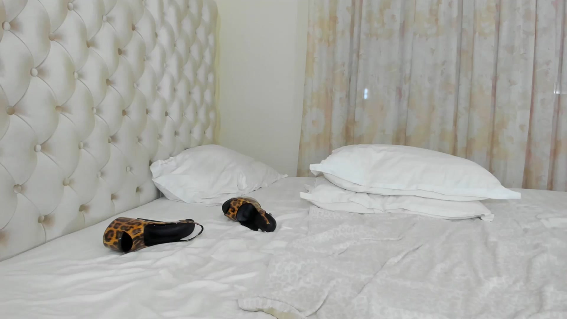 Gallery image thumbnail from AmberWTF's myfreecams stream on, 12/21/2023, 18:32 image 10 of 20