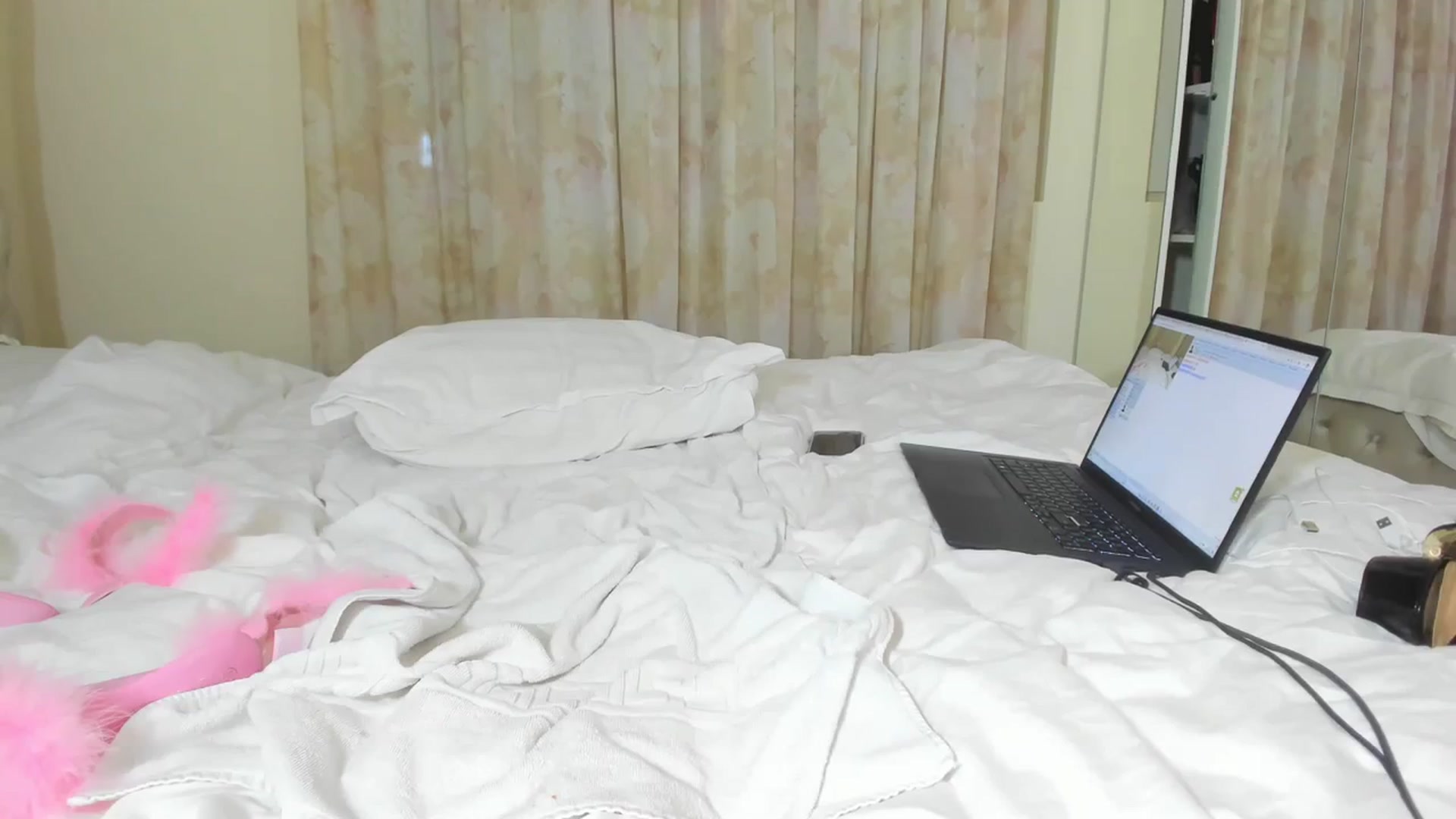 Gallery image thumbnail from AmberWTF's myfreecams stream on, 12/30/2023, 18:20 image 5 of 20