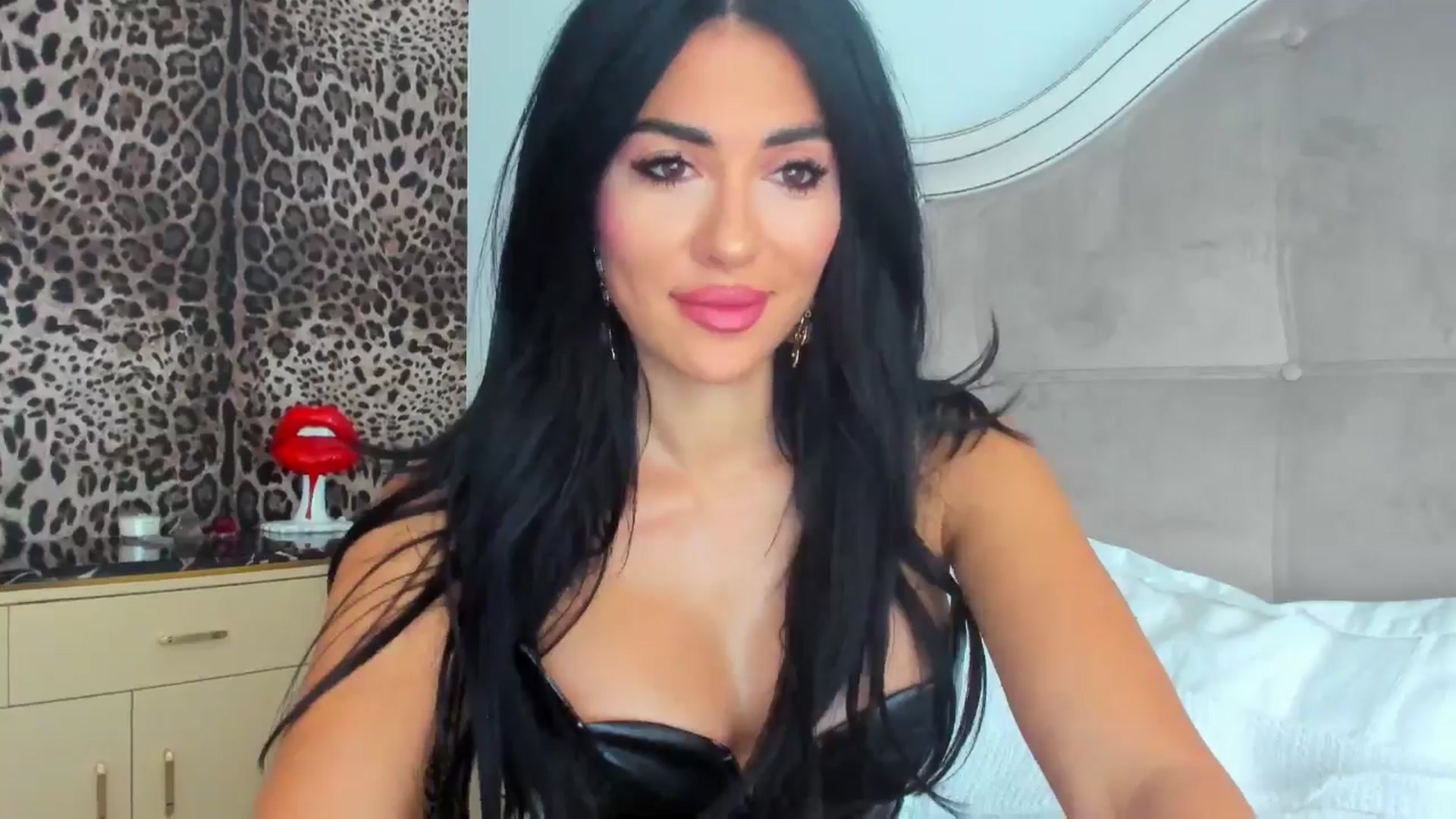 Gallery image thumbnail from AmberWTF's myfreecams stream on, 08/01/2024, 13:51 image 13 of 20