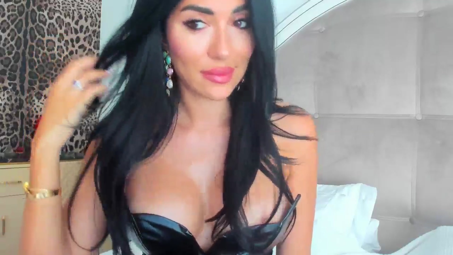 Gallery image thumbnail from AmberWTF's myfreecams stream on, 08/01/2024, 16:19 image 15 of 20