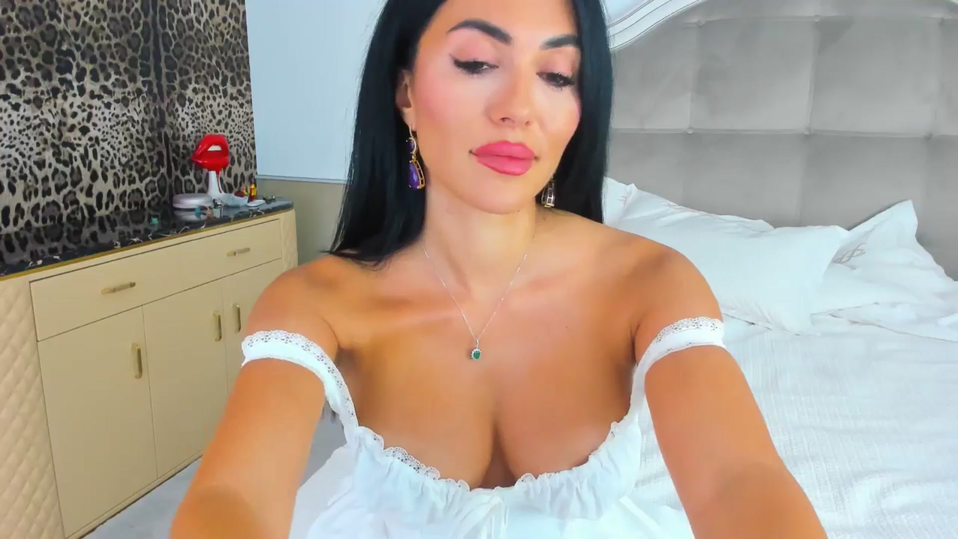 Gallery image thumbnail from AmberWTF's myfreecams stream on, 09/10/2024, 17:57 image 8 of 20