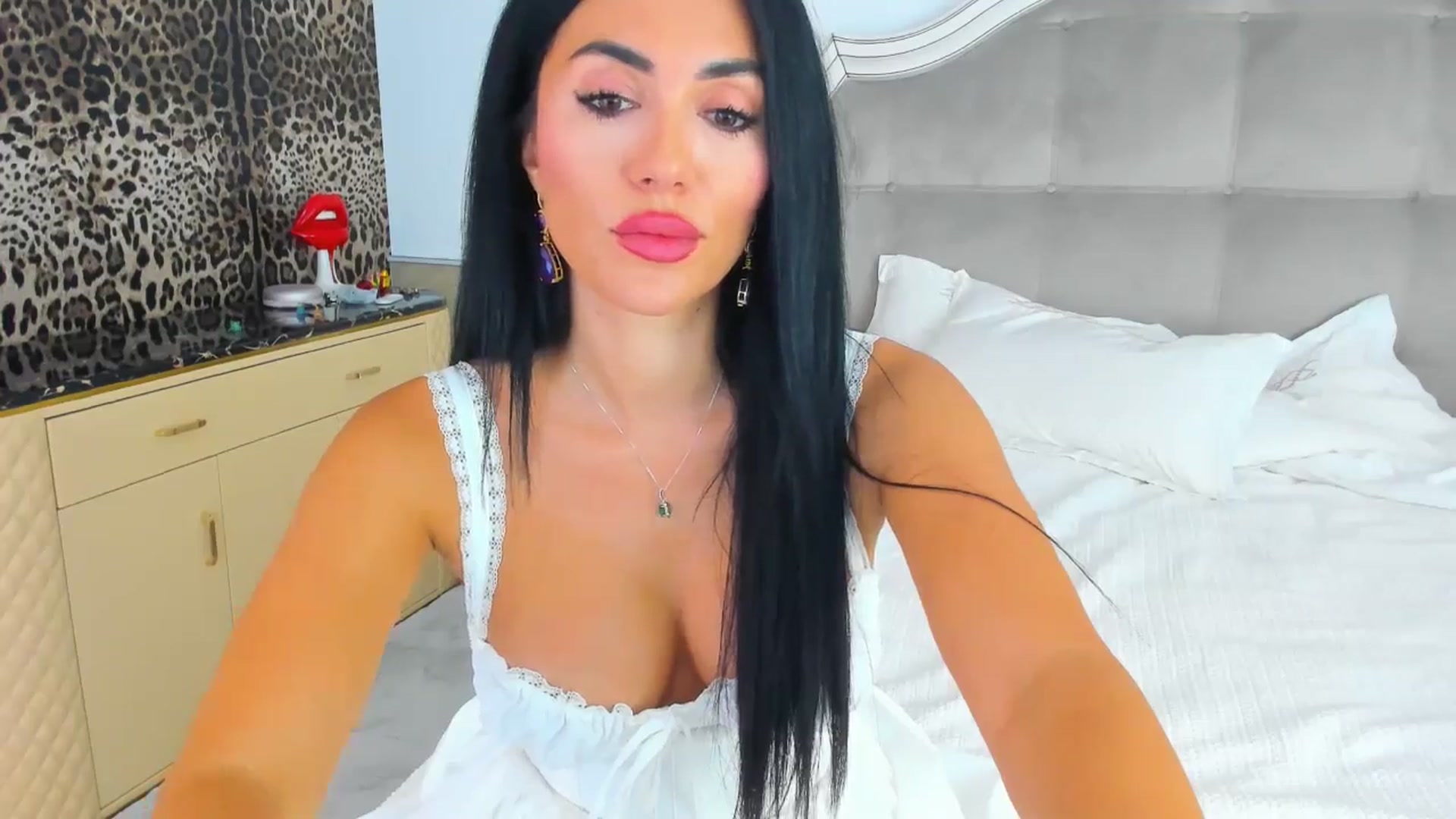 Gallery image thumbnail from AmberWTF's myfreecams stream on, 09/10/2024, 17:57 image 15 of 20
