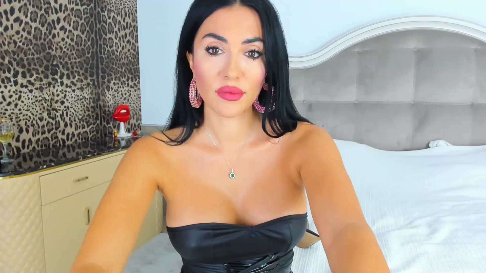 Gallery image thumbnail from AmberWTF's myfreecams stream on, 09/16/2024, 18:39 image 7 of 20