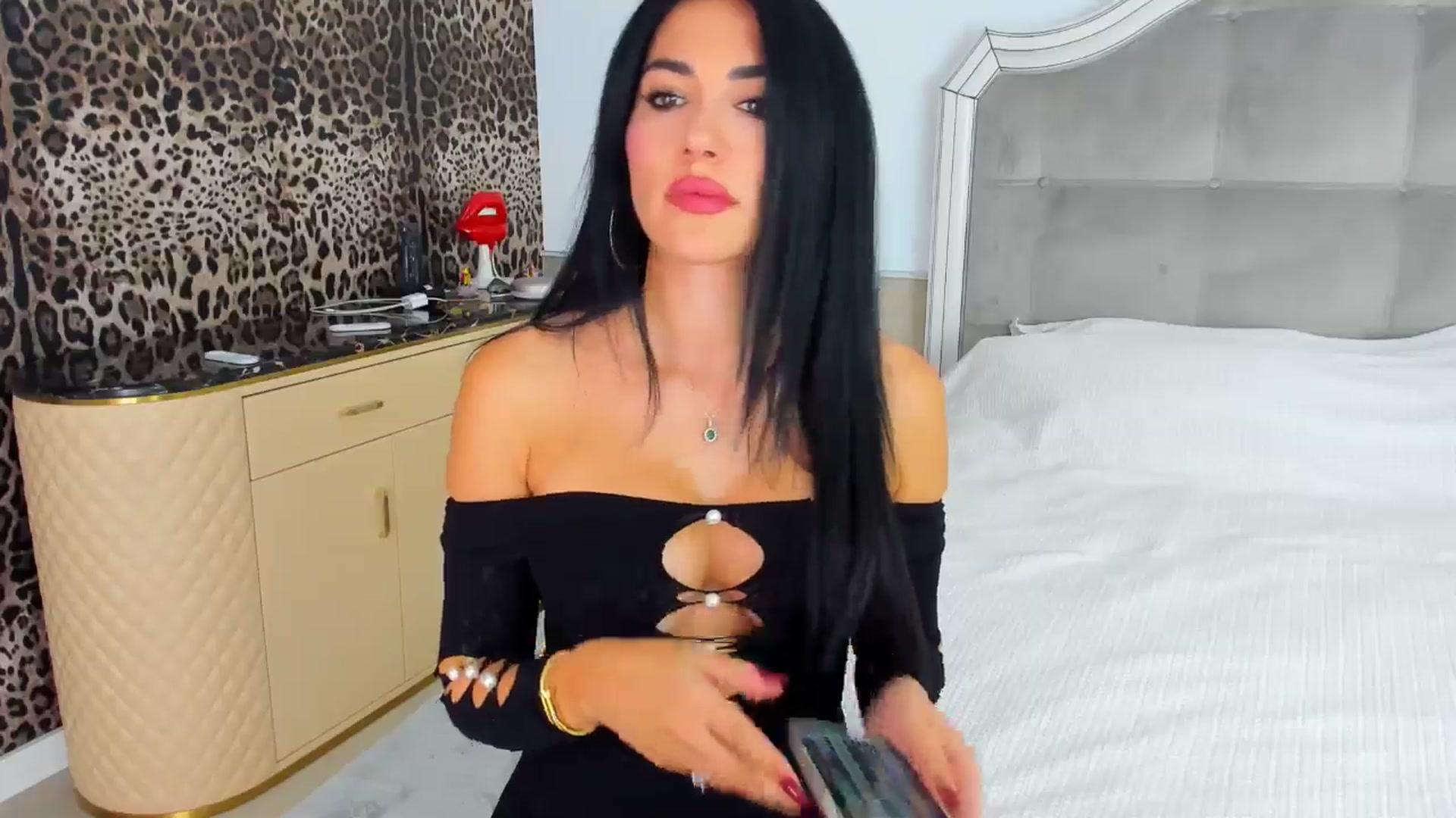 Gallery image thumbnail from AmberWTF's myfreecams stream on, 09/20/2024, 21:07 image 17 of 20