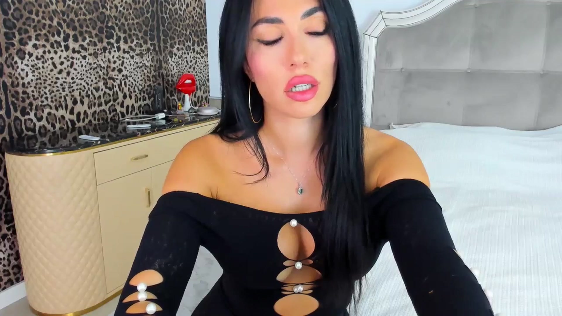 Gallery image thumbnail from AmberWTF's myfreecams stream on, 09/20/2024, 21:07 image 16 of 20
