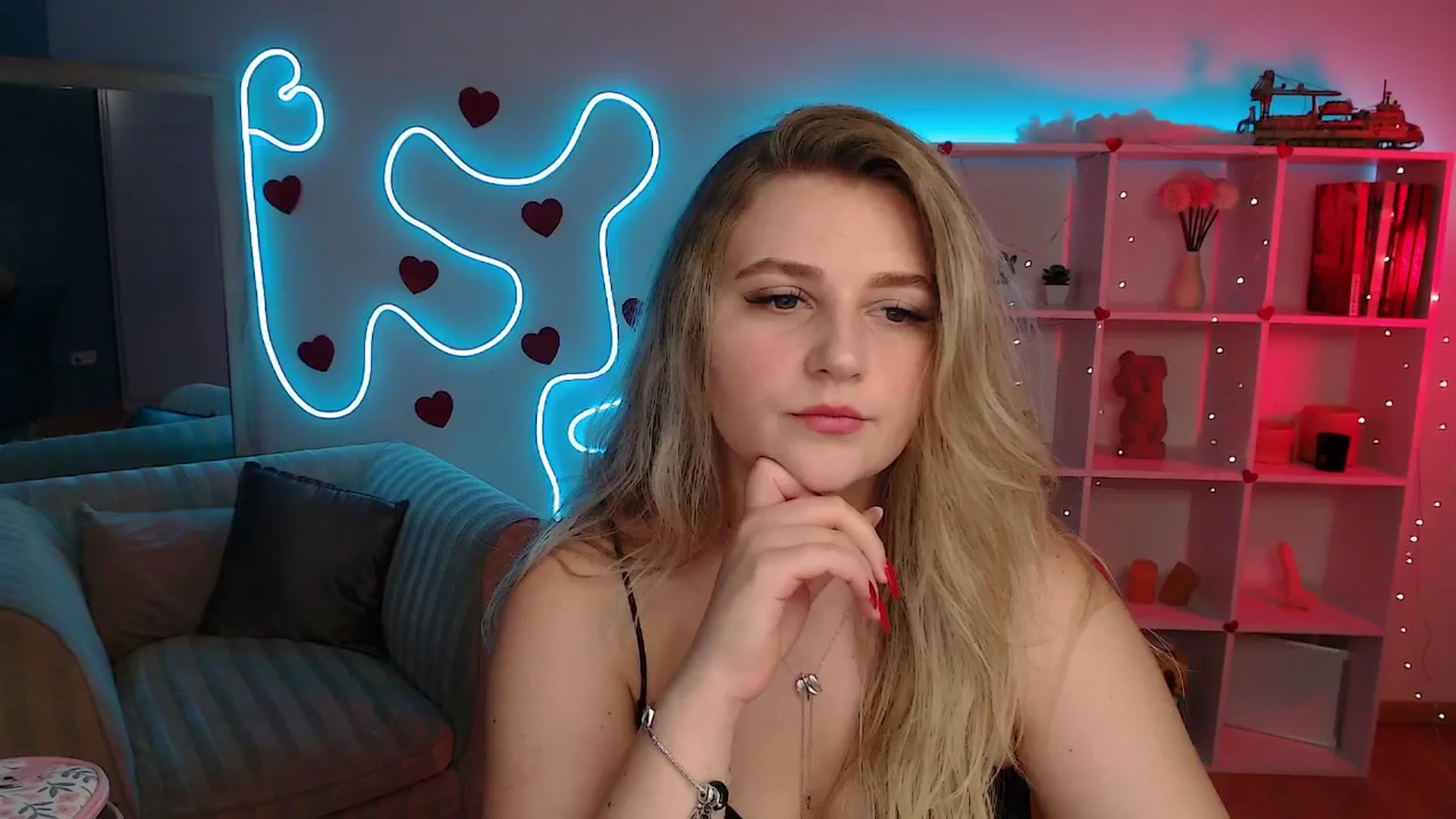Gallery image thumbnail from Amber_Flame's myfreecams stream on, 07/04/2025, 12:56 image 1 of 20