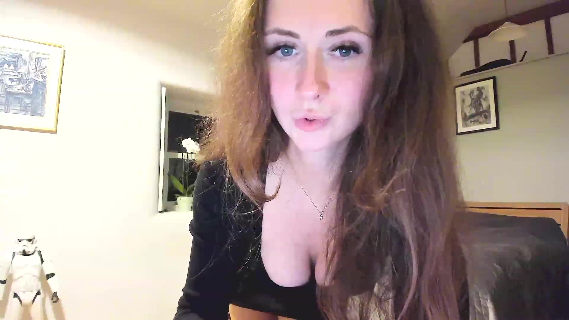 Gallery image thumbnail from Amber_Fry's myfreecams stream on, 11/15/2022, 24:23 image 15 of 20