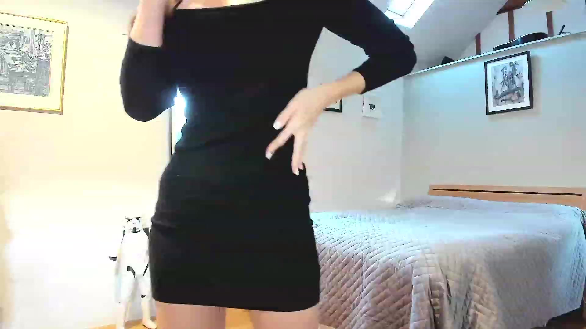 Gallery image thumbnail from Amber_Fry's myfreecams stream on, 12/04/2022, 15:59 image 9 of 20