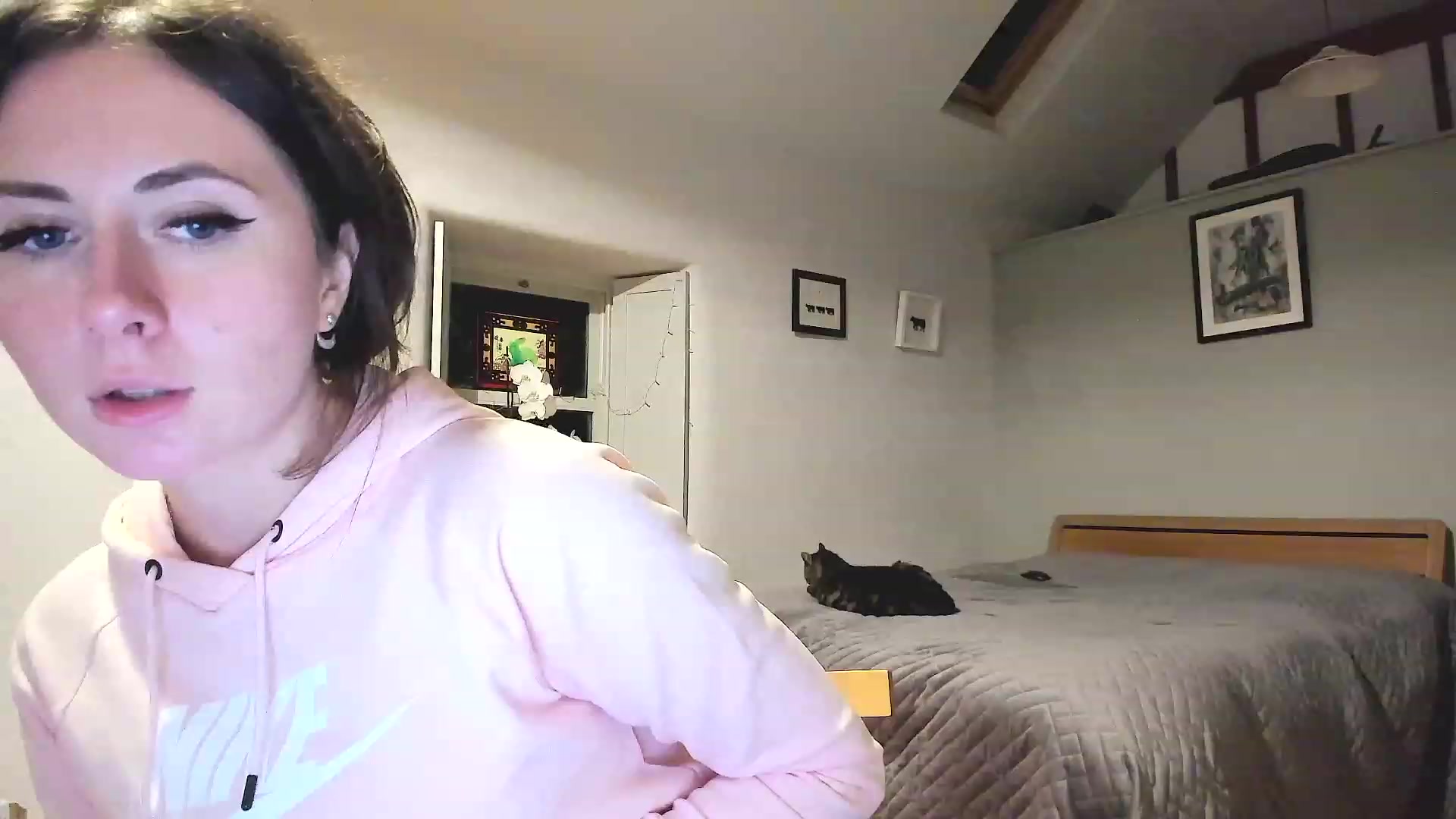 Gallery image thumbnail from Amber_Fry's myfreecams stream on, 12/06/2022, 23:00 image 2 of 20