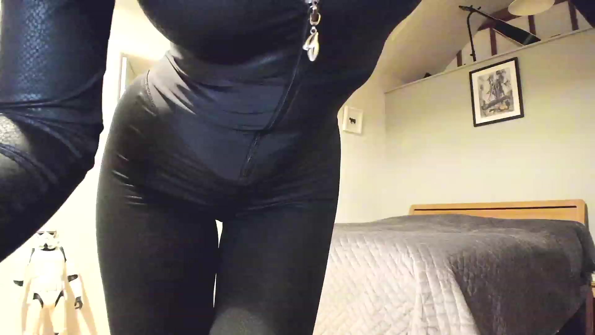 Gallery image thumbnail from Amber_Fry's myfreecams stream on, 12/11/2022, 24:45 image 8 of 20
