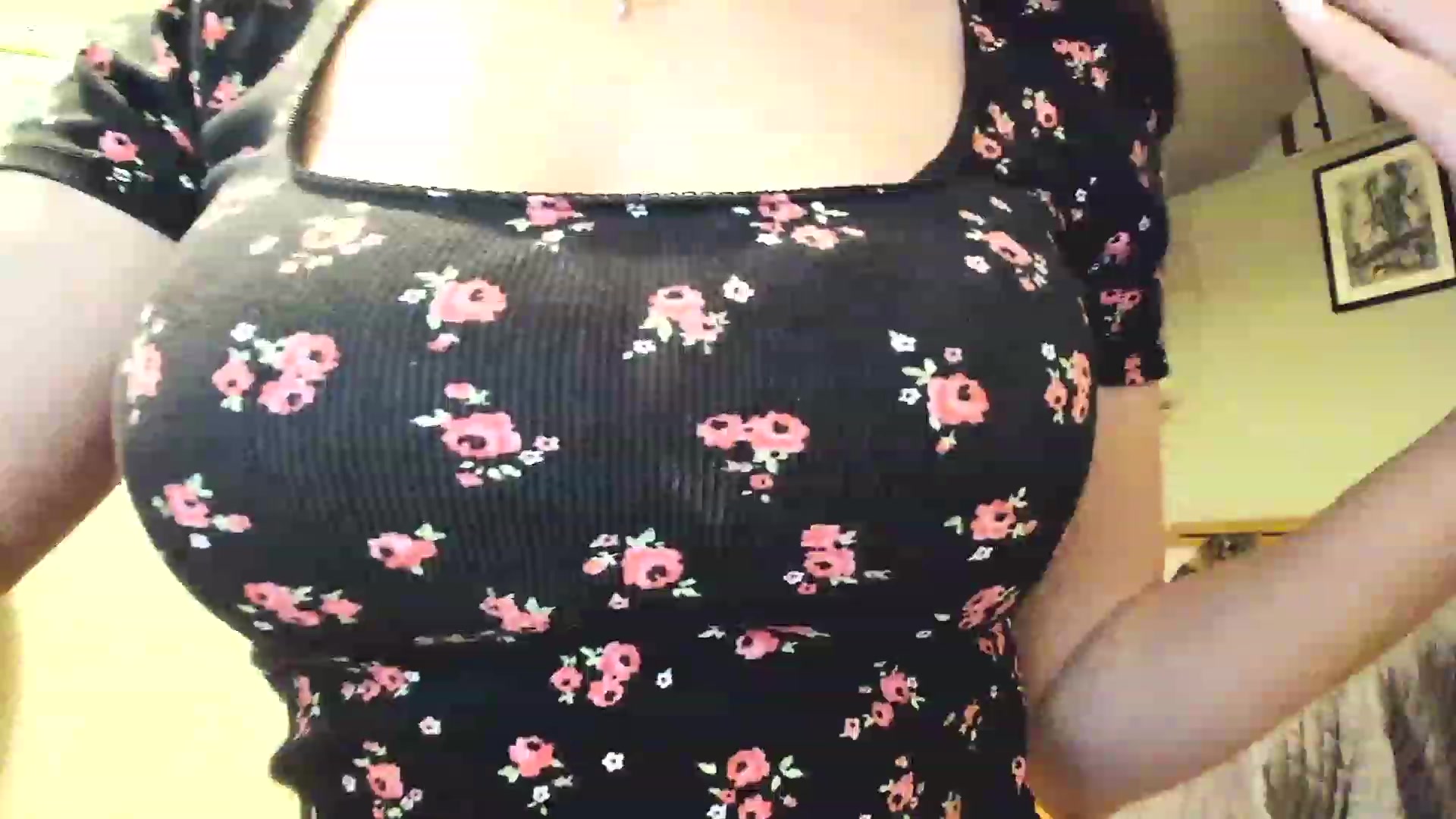 Gallery image thumbnail from Amber_Fry's myfreecams stream on, 12/17/2022, 22:38 image 17 of 20