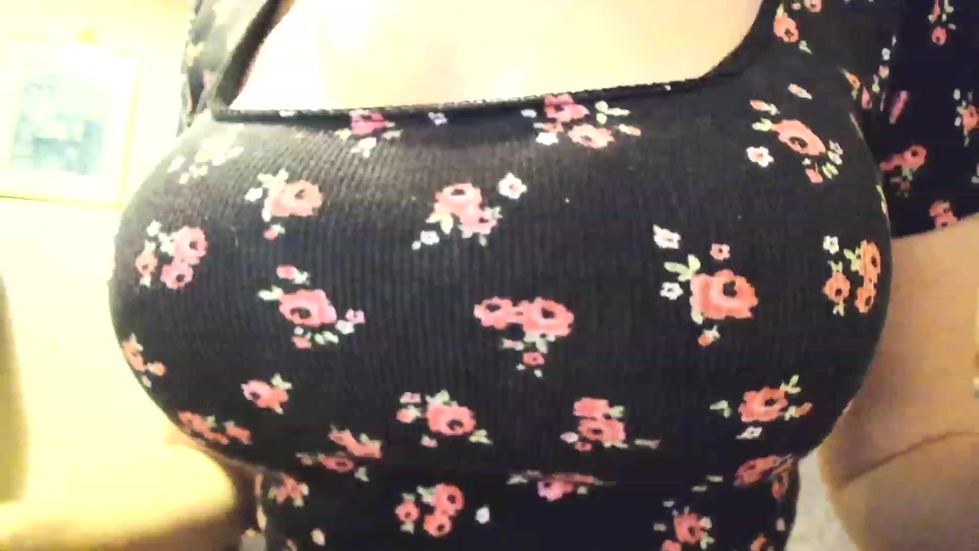 Gallery image thumbnail from Amber_Fry's myfreecams stream on, 12/17/2022, 22:38 image 14 of 20