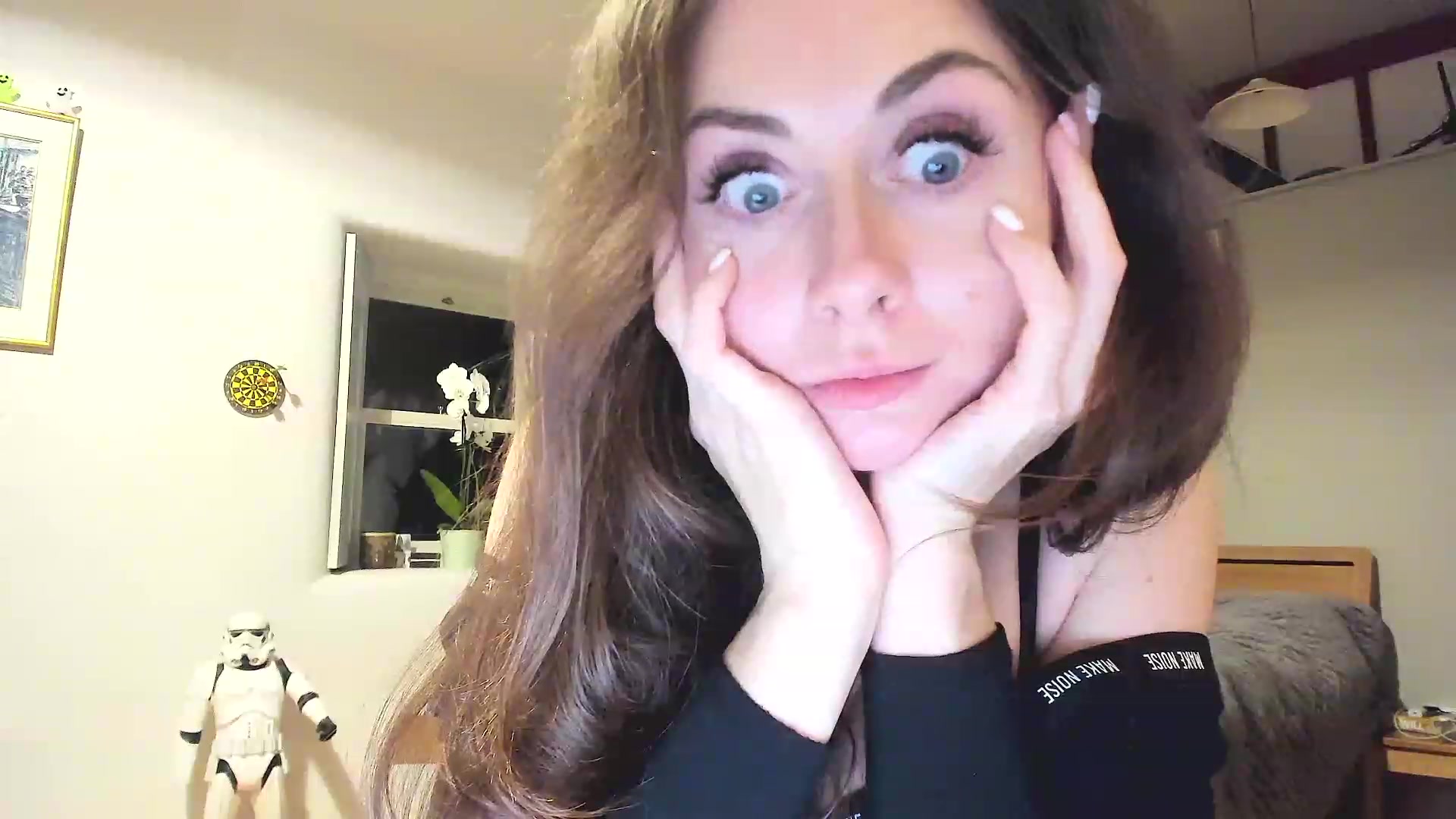 Gallery image thumbnail from Amber_Fry's myfreecams stream on, 12/18/2022, 23:16 image 11 of 20
