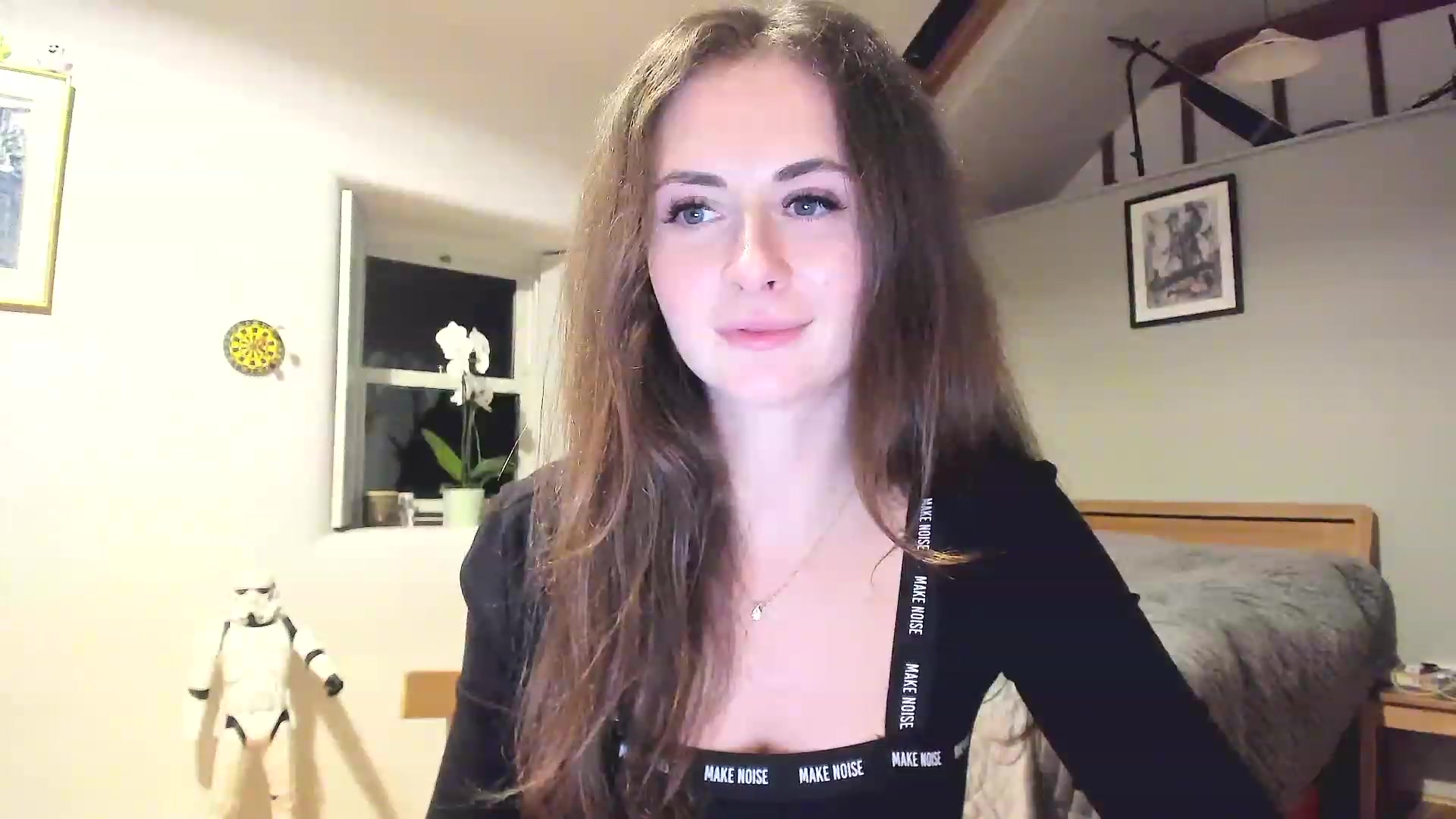Gallery image thumbnail from Amber_Fry's myfreecams stream on, 12/18/2022, 23:16 image 17 of 20