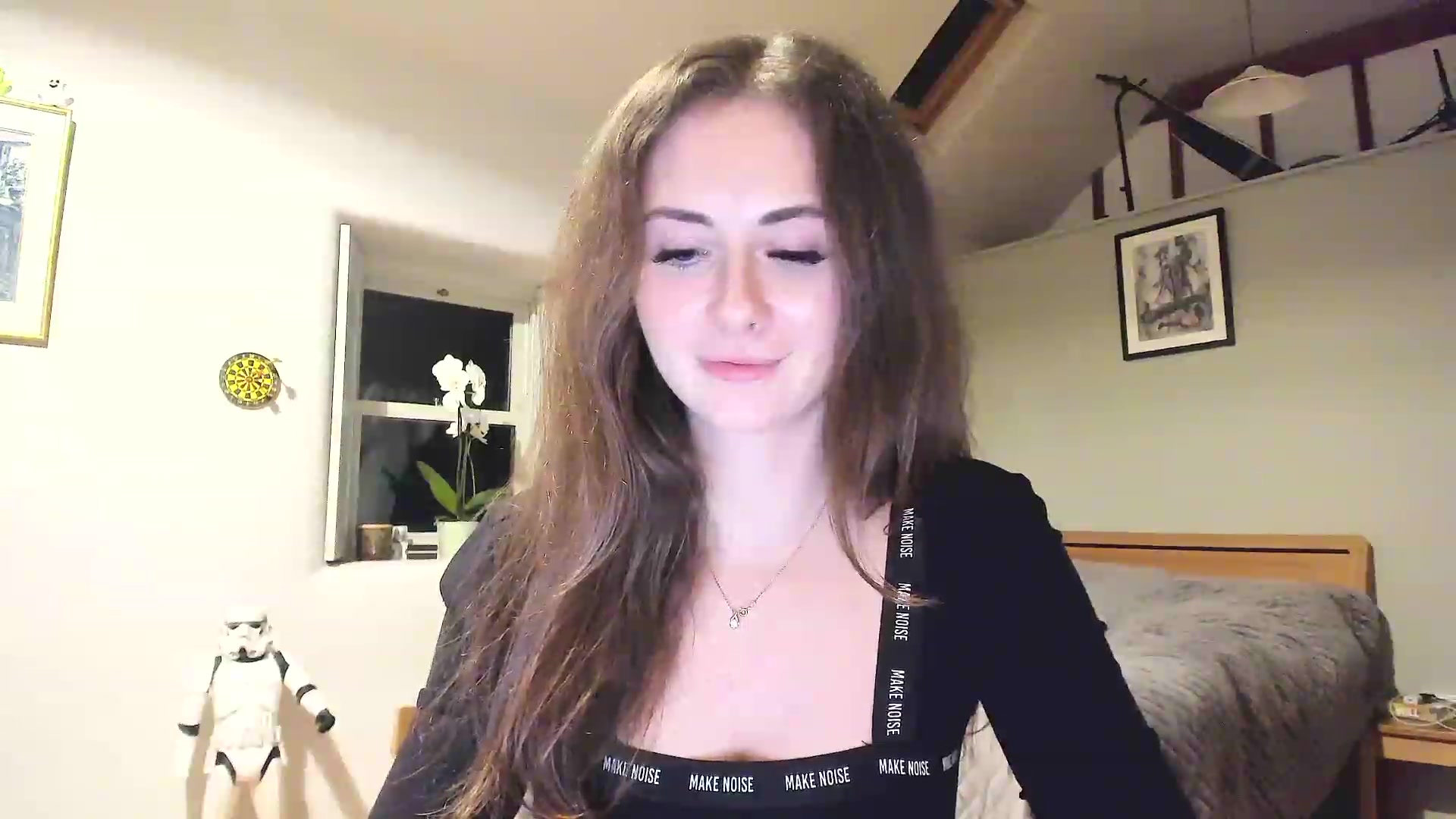 Gallery image thumbnail from Amber_Fry's myfreecams stream on, 12/18/2022, 23:16 image 16 of 20
