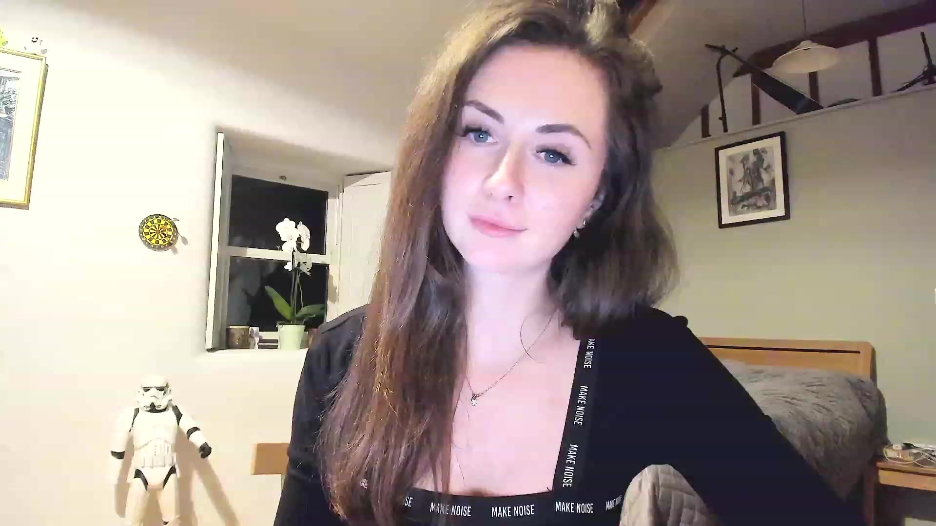 Gallery image thumbnail from Amber_Fry's myfreecams stream on, 12/18/2022, 23:31 image 14 of 20