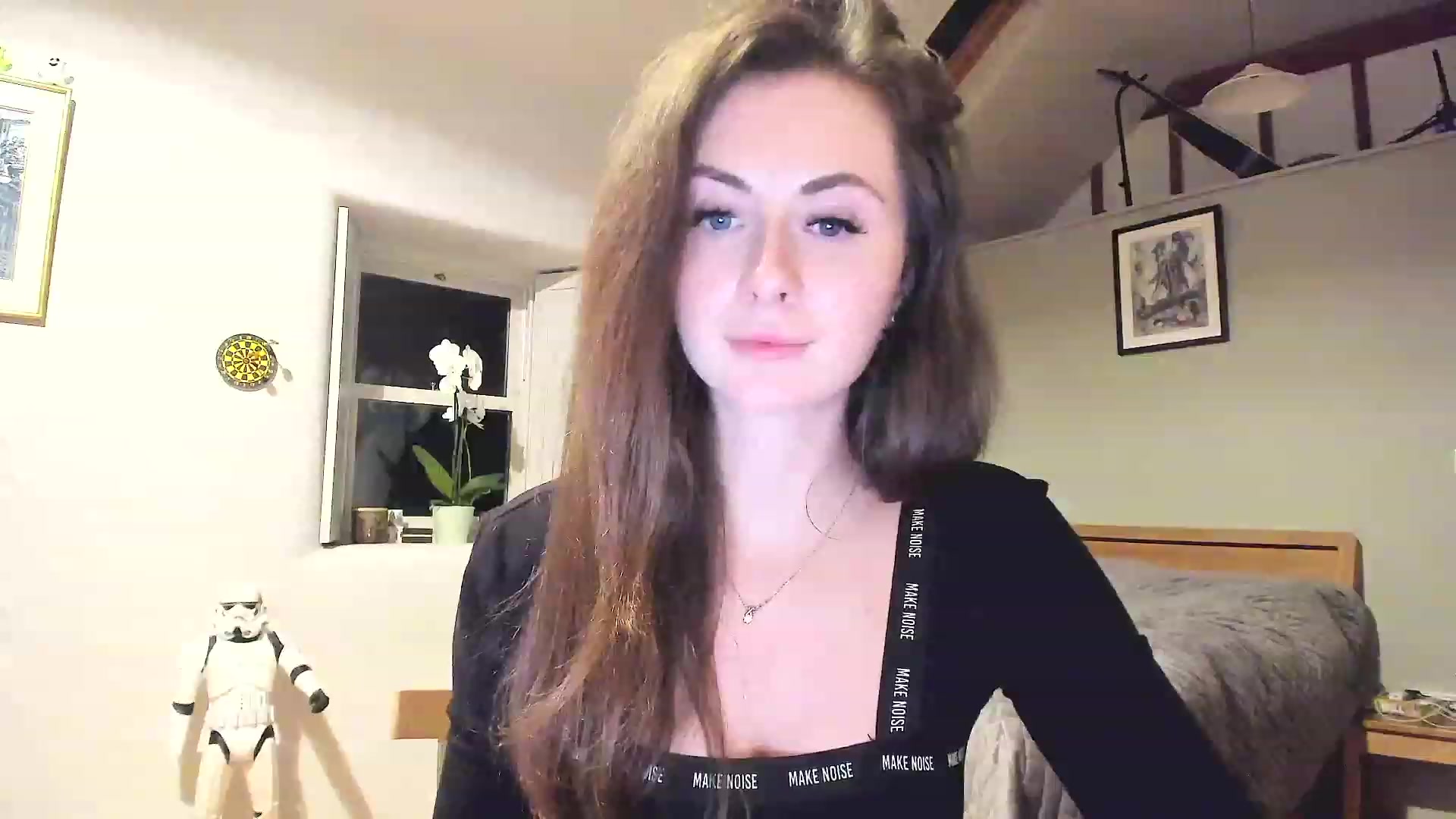 Gallery image thumbnail from Amber_Fry's myfreecams stream on, 12/18/2022, 23:31 image 19 of 20