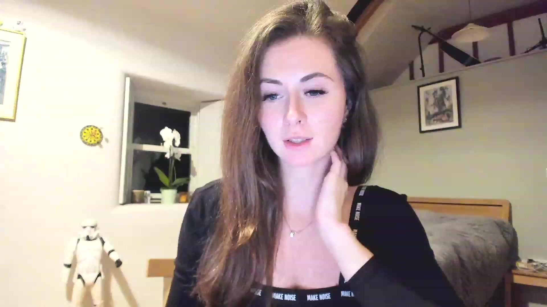 Gallery image thumbnail from Amber_Fry's myfreecams stream on, 12/18/2022, 23:31 image 11 of 20
