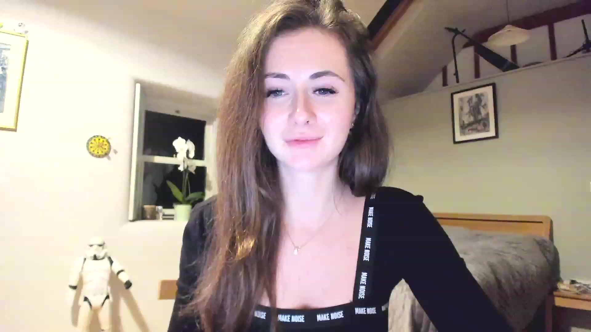 Gallery image thumbnail from Amber_Fry's myfreecams stream on, 12/18/2022, 23:31 image 10 of 20