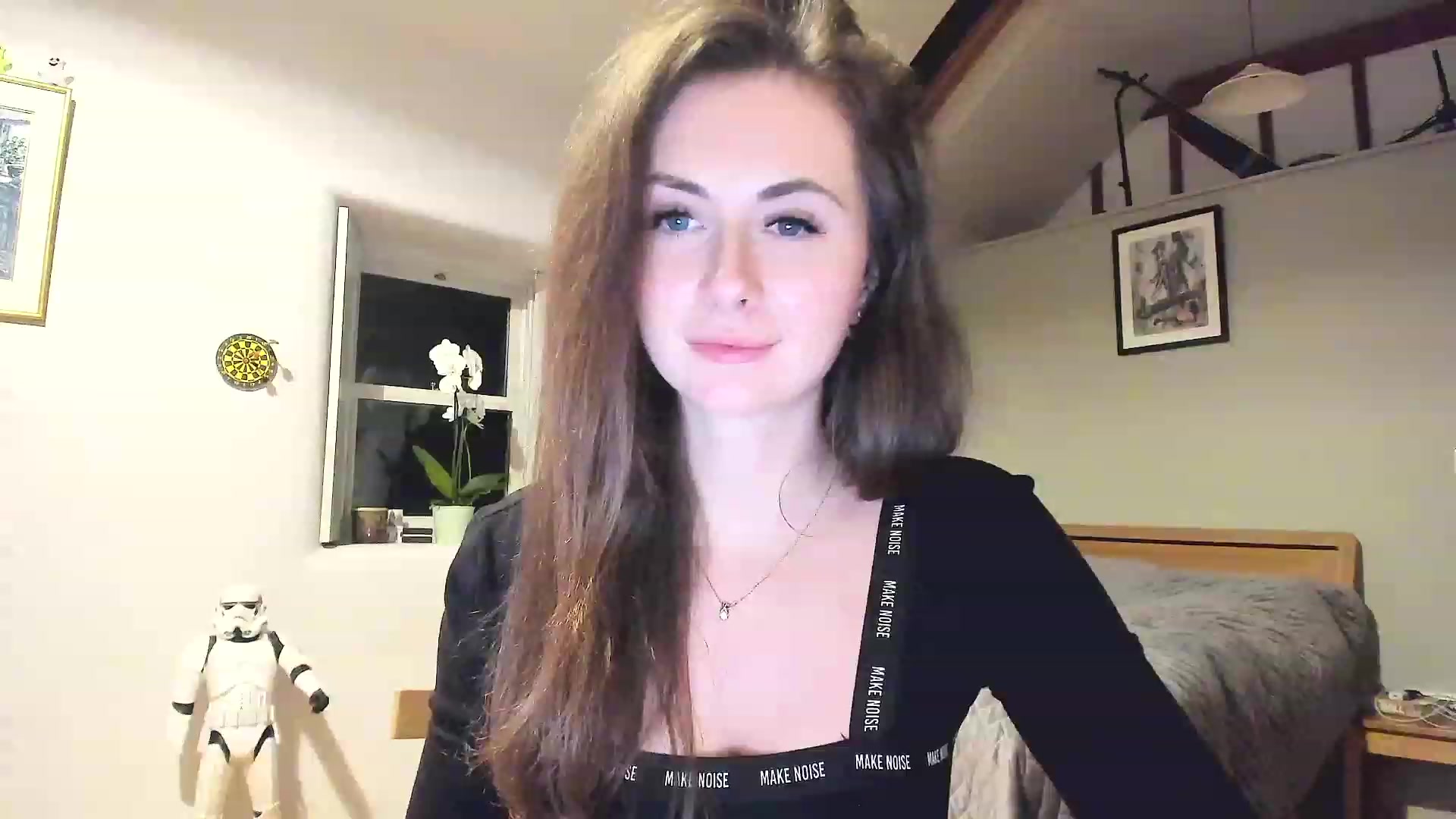 Gallery image thumbnail from Amber_Fry's myfreecams stream on, 12/18/2022, 23:31 image 17 of 20