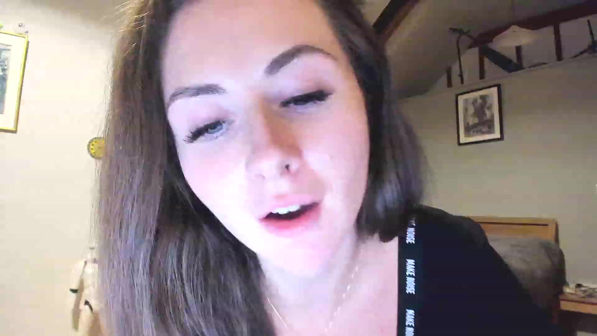 Gallery image thumbnail from Amber_Fry's myfreecams stream on, 12/18/2022, 23:31 image 9 of 20