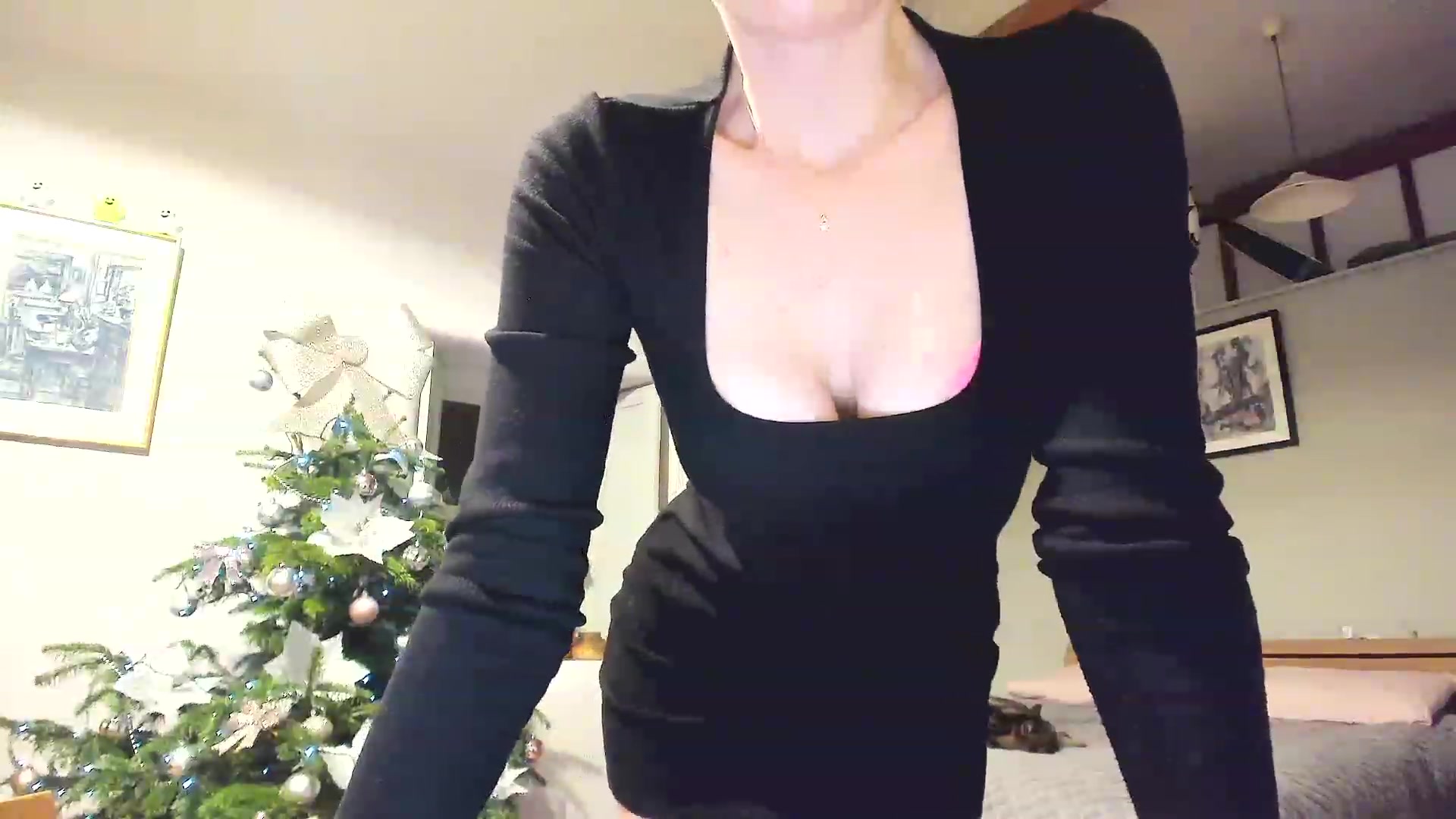 Gallery image thumbnail from Amber_Fry's myfreecams stream on, 12/19/2022, 20:33 image 20 of 20