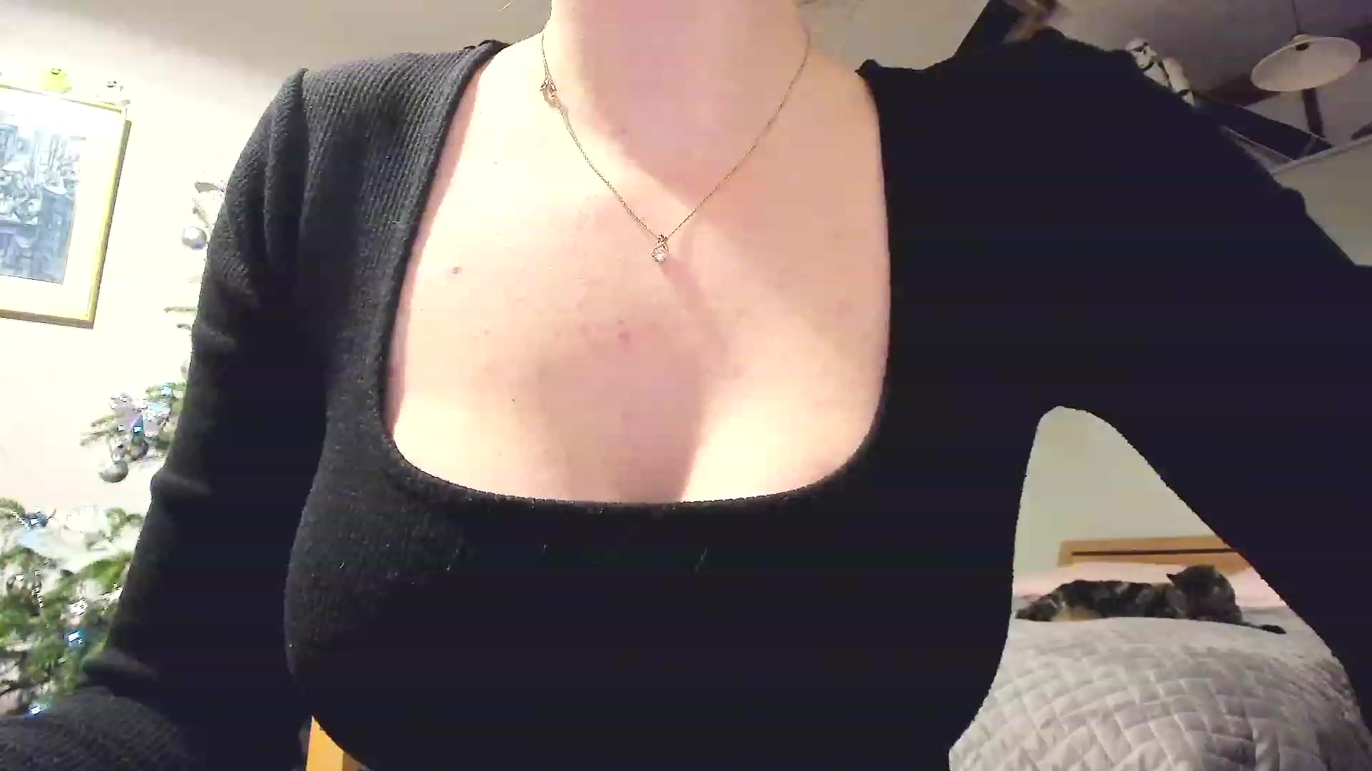 Gallery image thumbnail from Amber_Fry's myfreecams stream on, 12/19/2022, 23:08 image 10 of 20