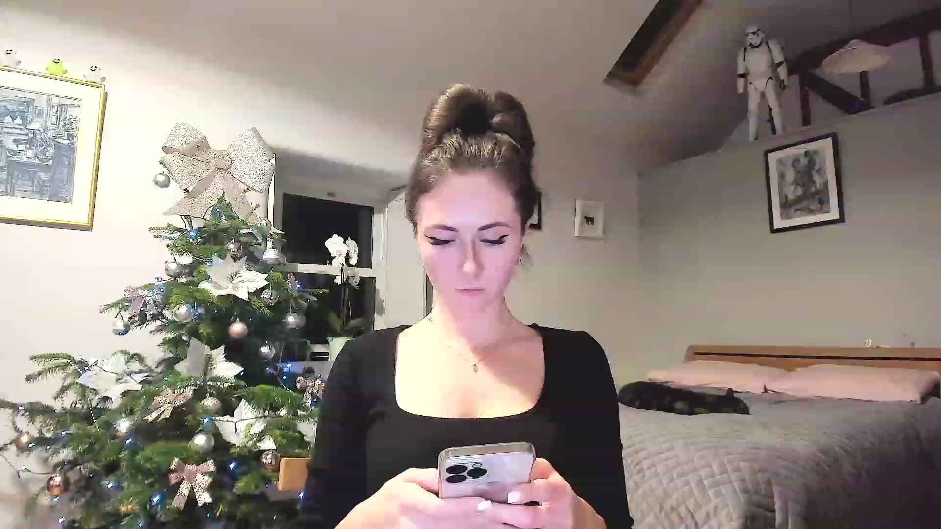 Gallery image thumbnail from Amber_Fry's myfreecams stream on, 12/19/2022, 23:08 image 5 of 20