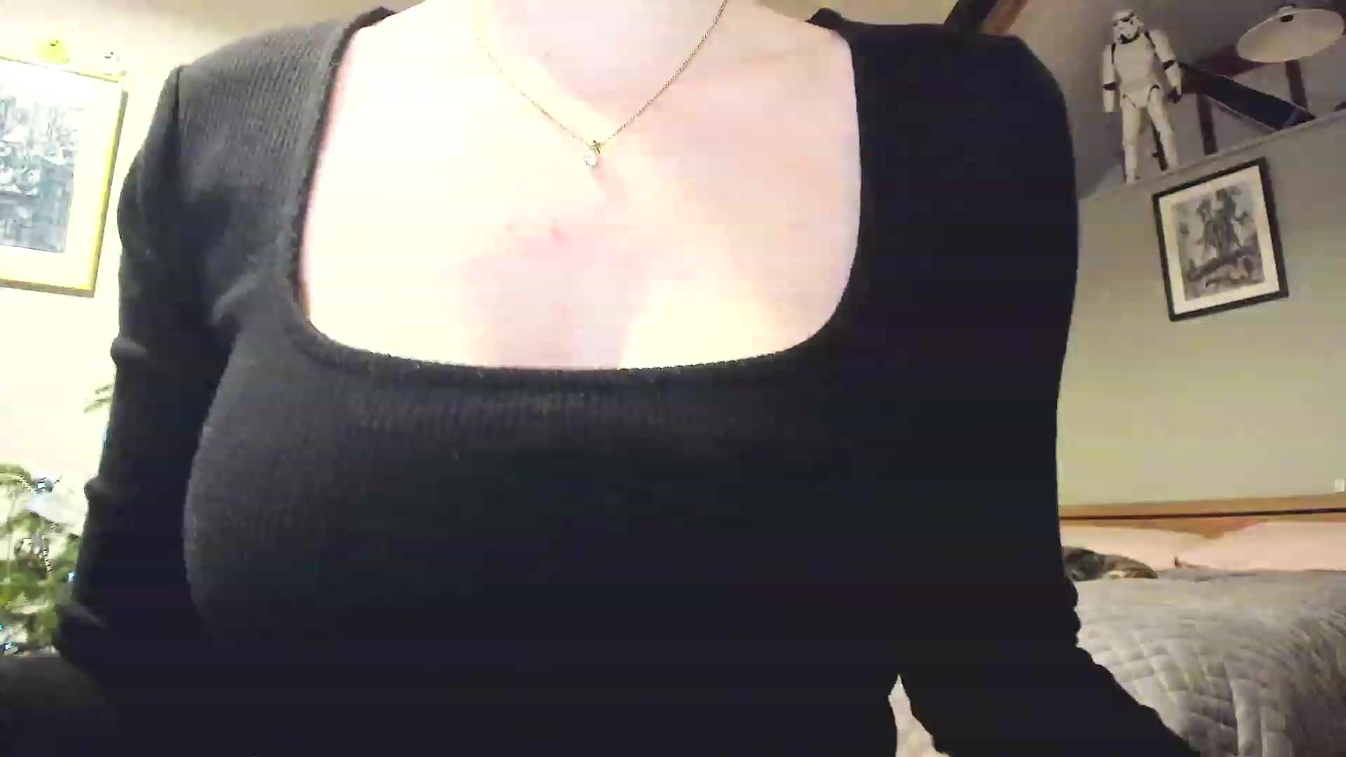 Gallery image thumbnail from Amber_Fry's myfreecams stream on, 12/19/2022, 23:08 image 1 of 20