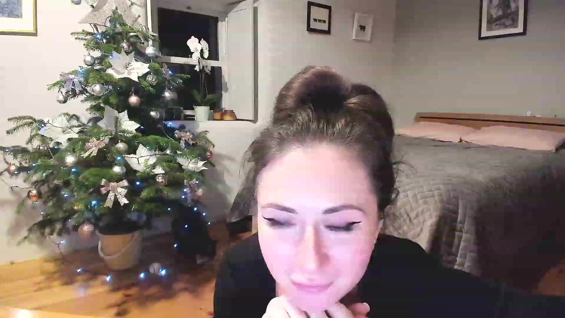 Gallery image thumbnail from Amber_Fry's myfreecams stream on, 12/19/2022, 23:08 image 8 of 20