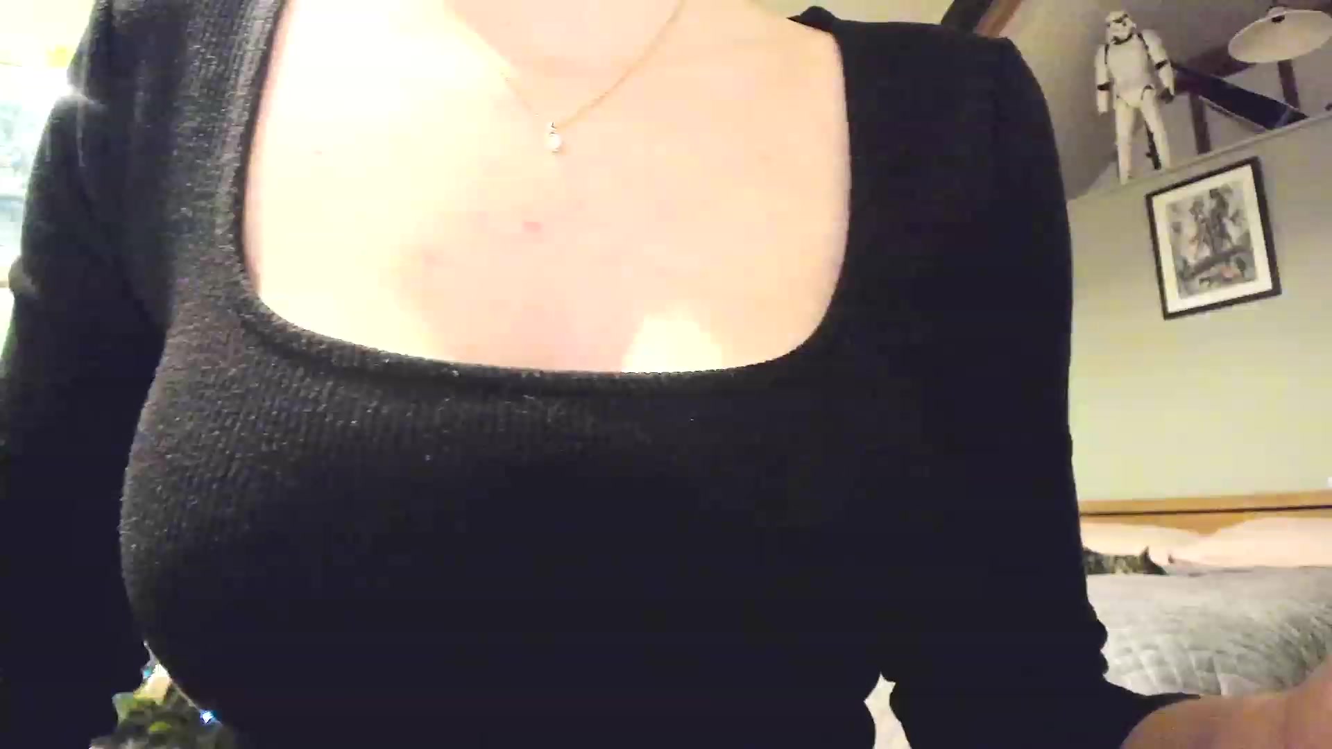 Gallery image thumbnail from Amber_Fry's myfreecams stream on, 12/19/2022, 23:08 image 2 of 20