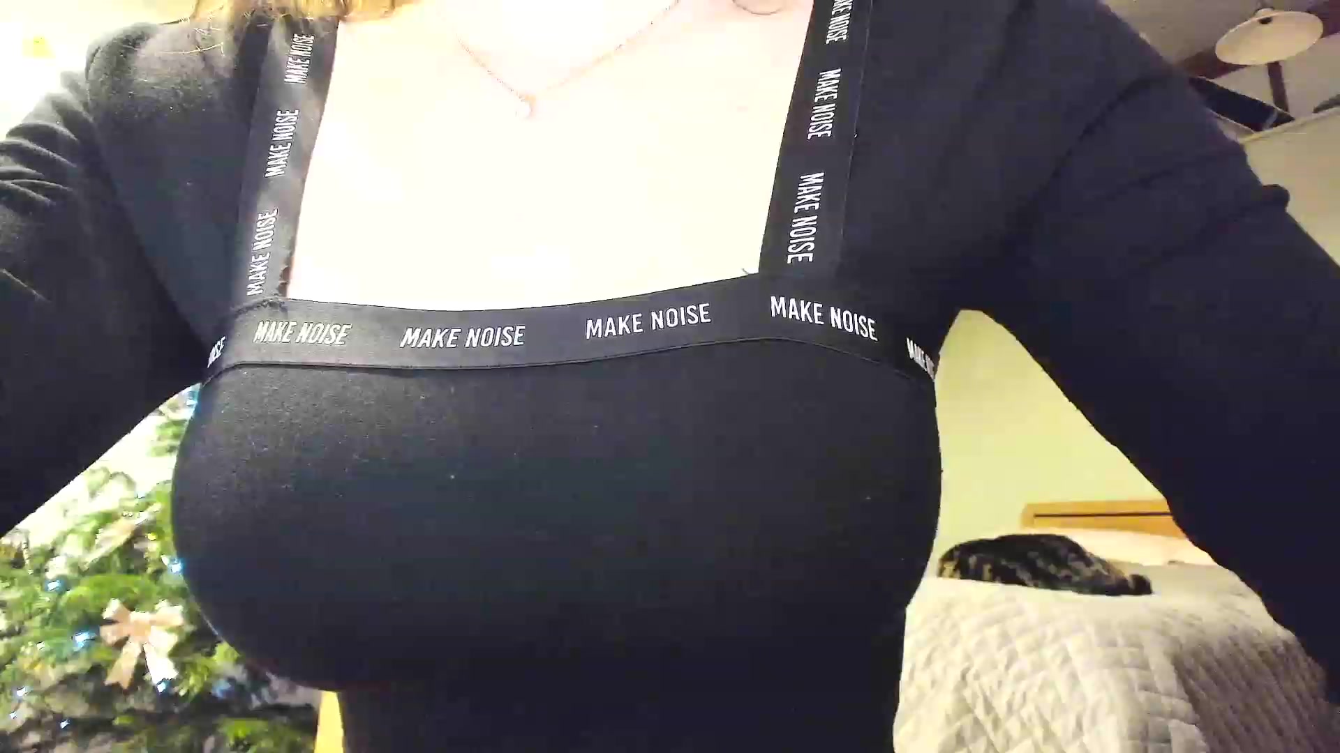 Gallery image thumbnail from Amber_Fry's myfreecams stream on, 12/21/2022, 21:13 image 7 of 20
