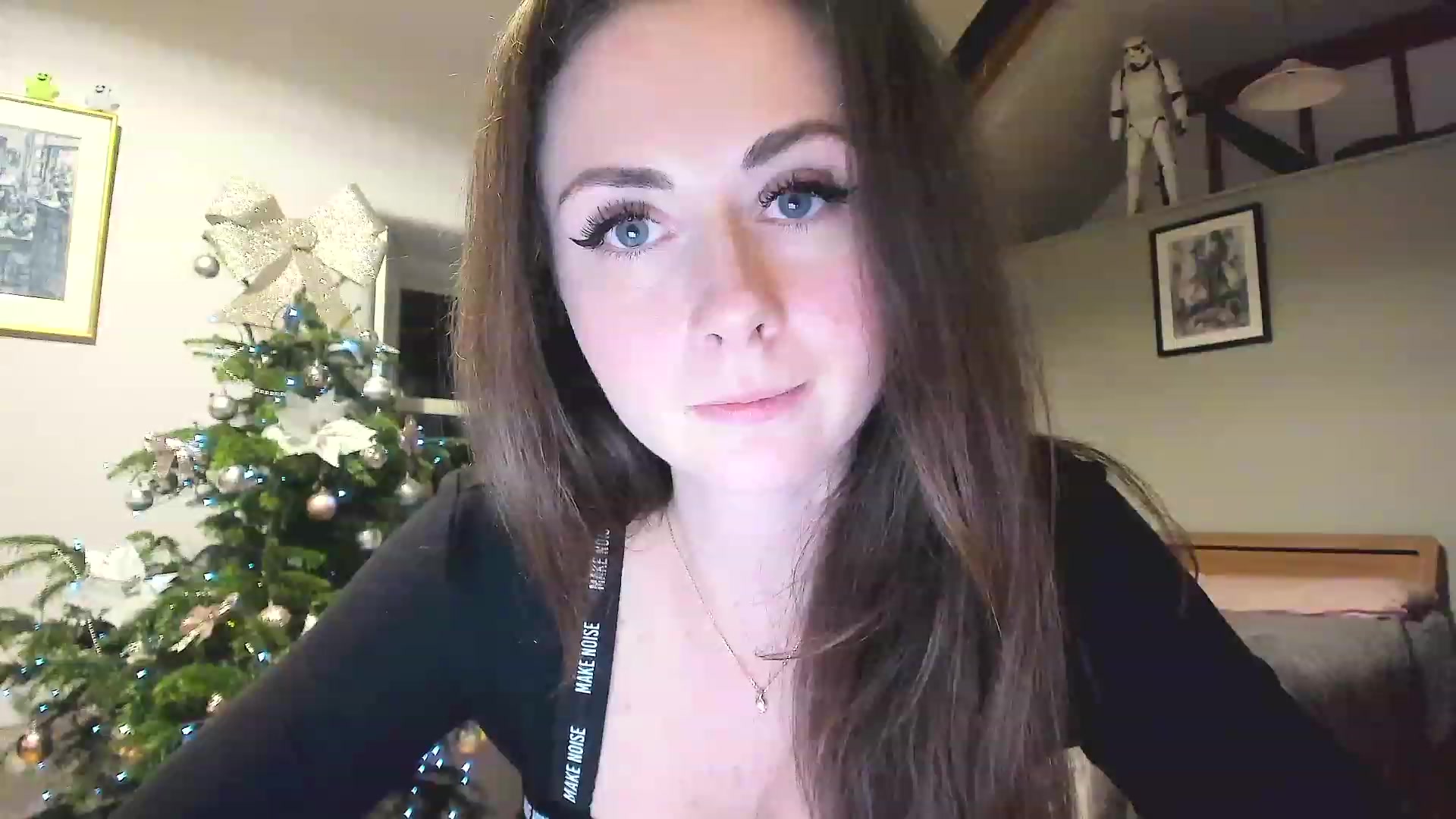 Gallery image thumbnail from Amber_Fry's myfreecams stream on, 12/21/2022, 21:13 image 4 of 20