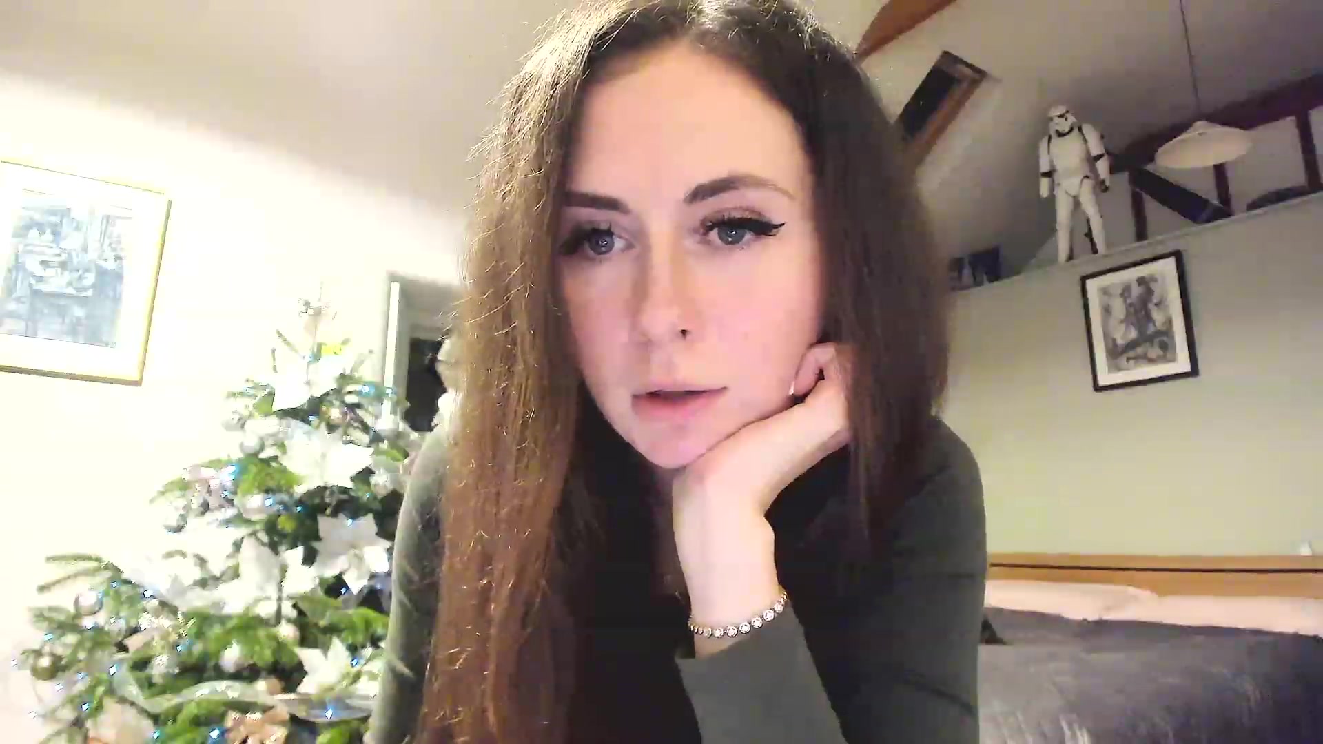 Gallery image thumbnail from Amber_Fry's myfreecams stream on, 12/24/2022, 24:02 image 10 of 20