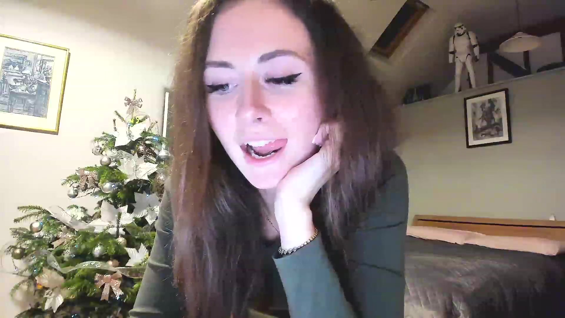 Gallery image thumbnail from Amber_Fry's myfreecams stream on, 12/24/2022, 24:02 image 14 of 20