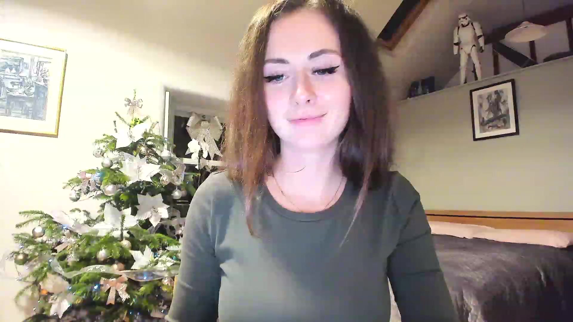 Gallery image thumbnail from Amber_Fry's myfreecams stream on, 12/24/2022, 01:05 image 17 of 20