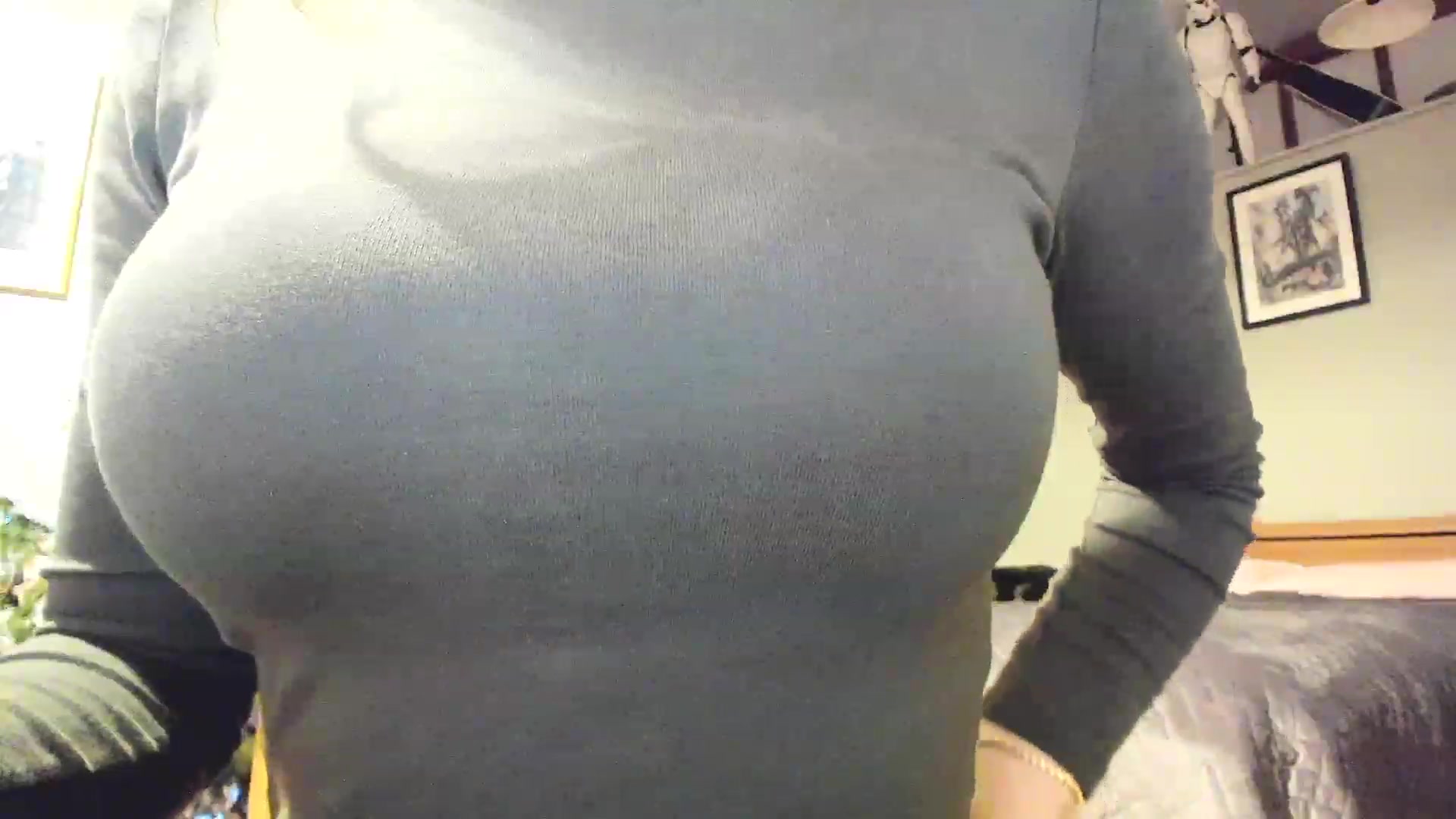 Gallery image thumbnail from Amber_Fry's myfreecams stream on, 12/24/2022, 01:05 image 12 of 20