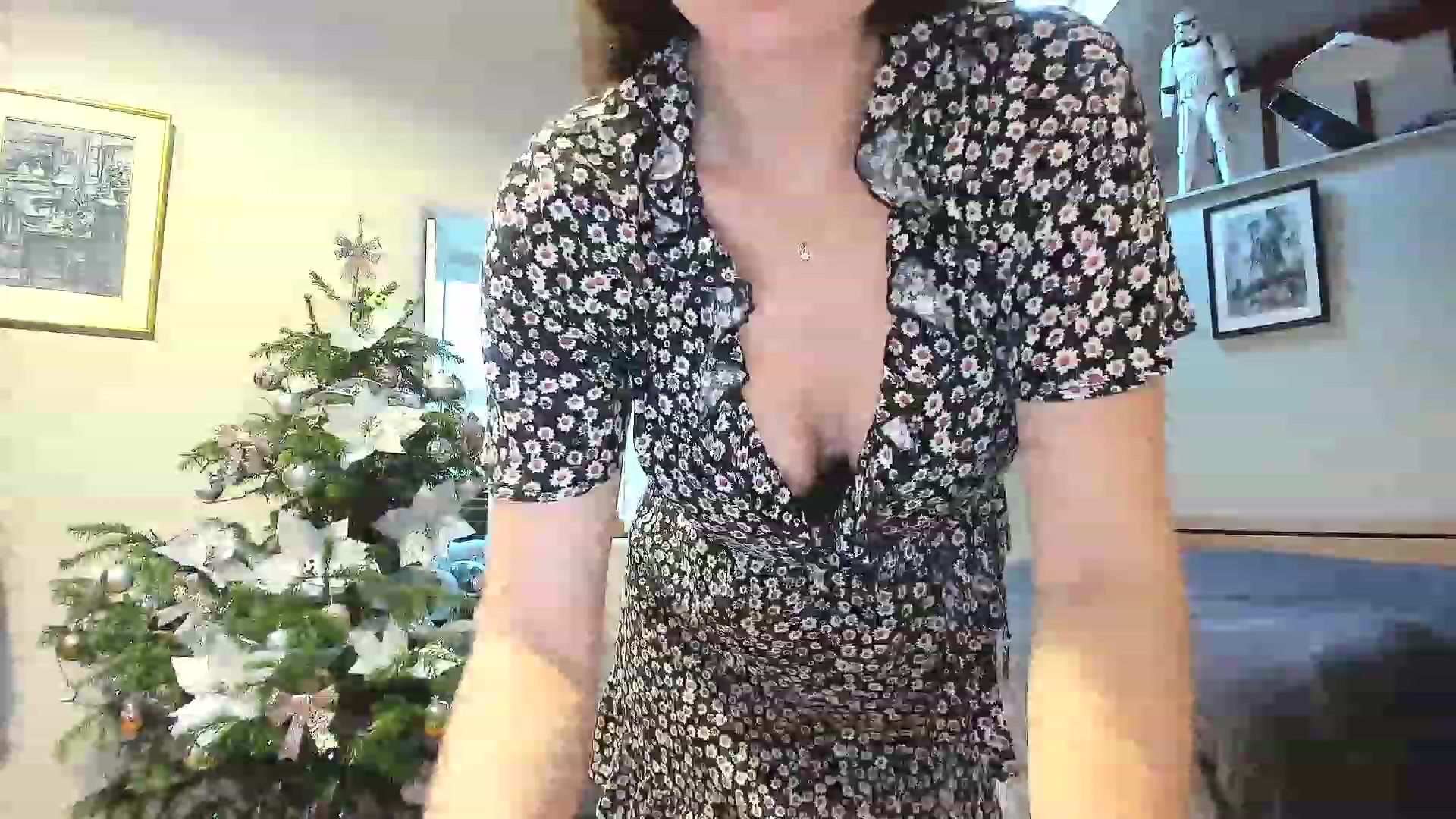 Gallery image thumbnail from Amber_Fry's myfreecams stream on, 12/25/2022, 16:03 image 1 of 20