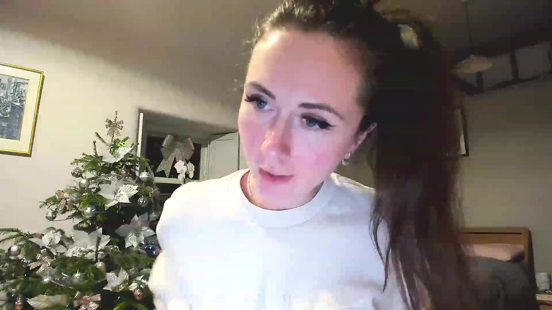 Gallery image thumbnail from Amber_Fry's myfreecams stream on, 12/26/2022, 22:42 image 18 of 20