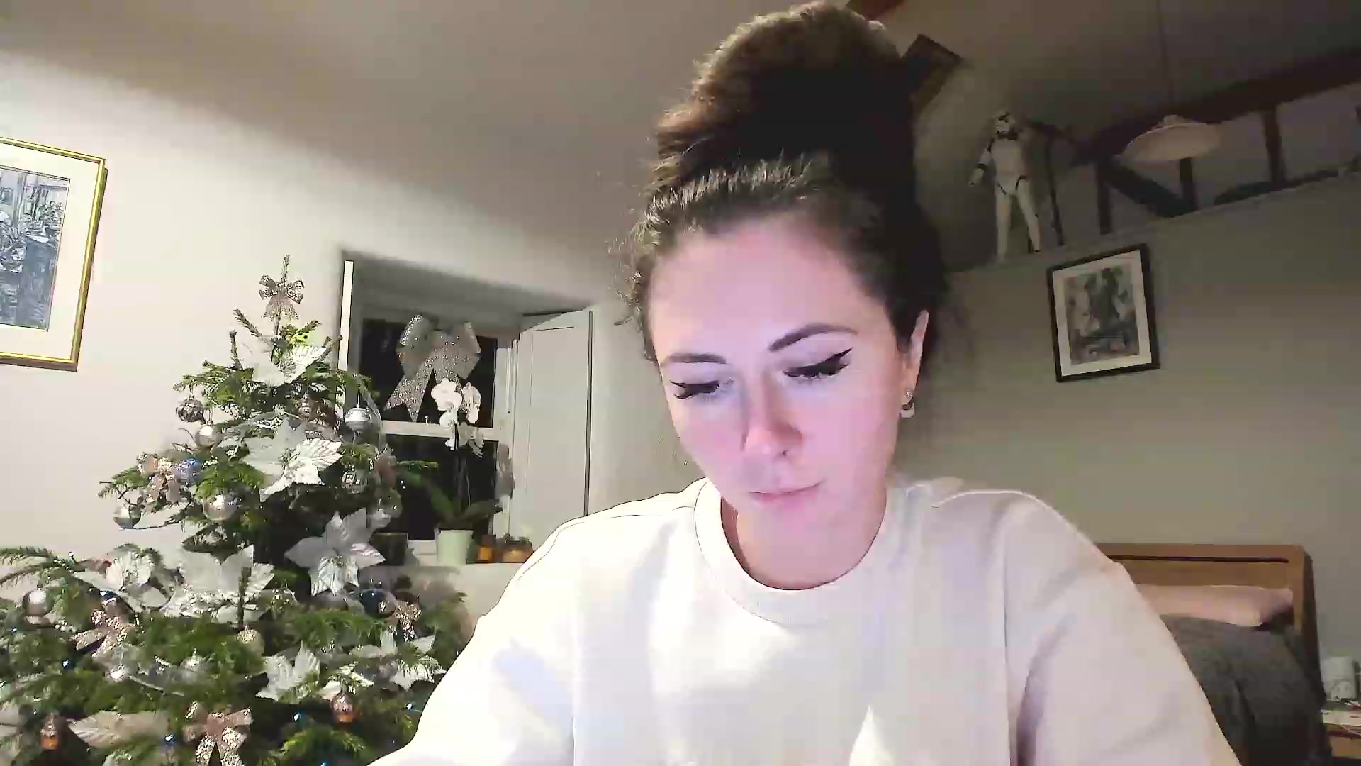 Gallery image thumbnail from Amber_Fry's myfreecams stream on, 12/27/2022, 24:30 image 13 of 20