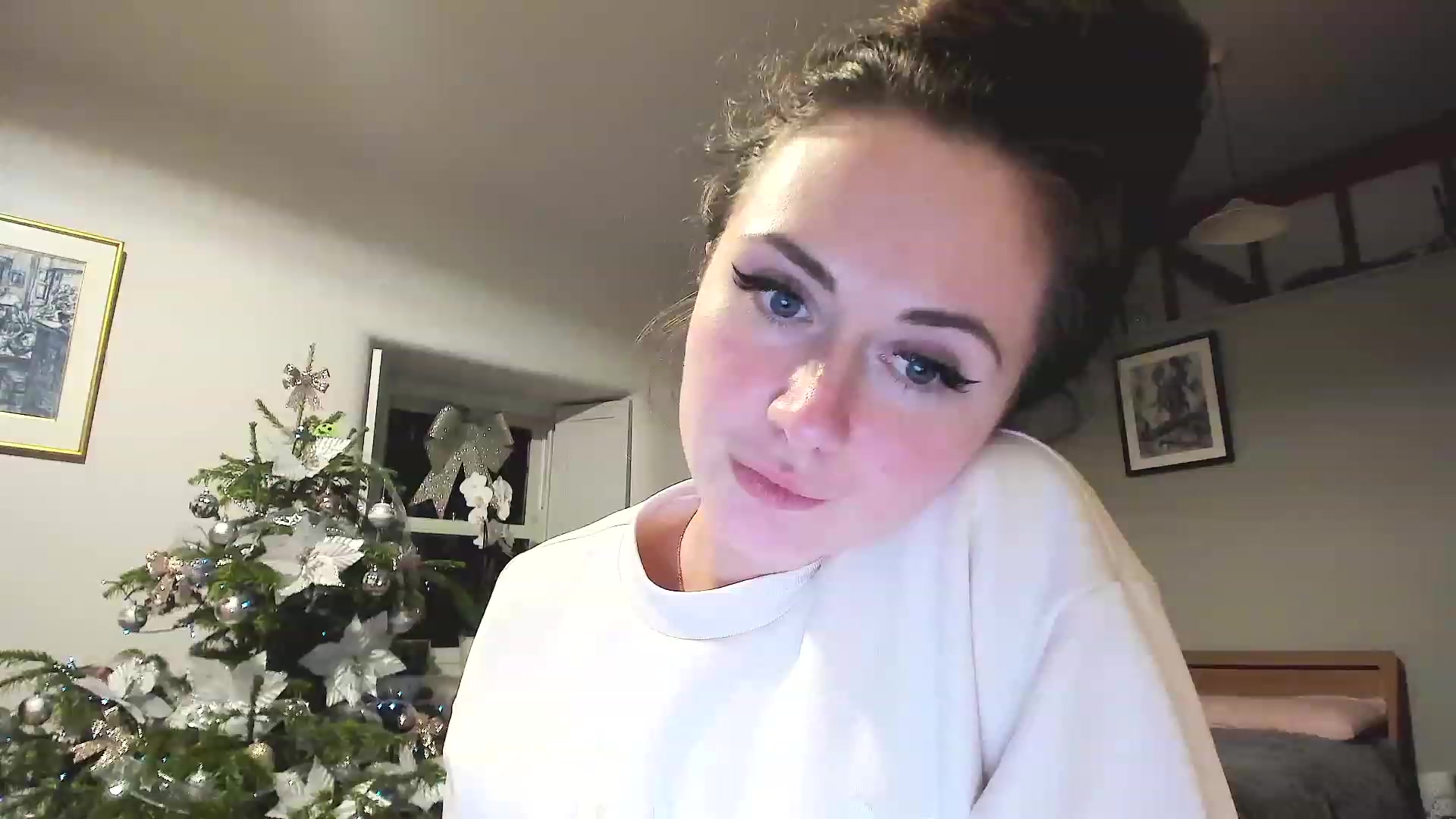 Gallery image thumbnail from Amber_Fry's myfreecams stream on, 12/27/2022, 24:30 image 15 of 20