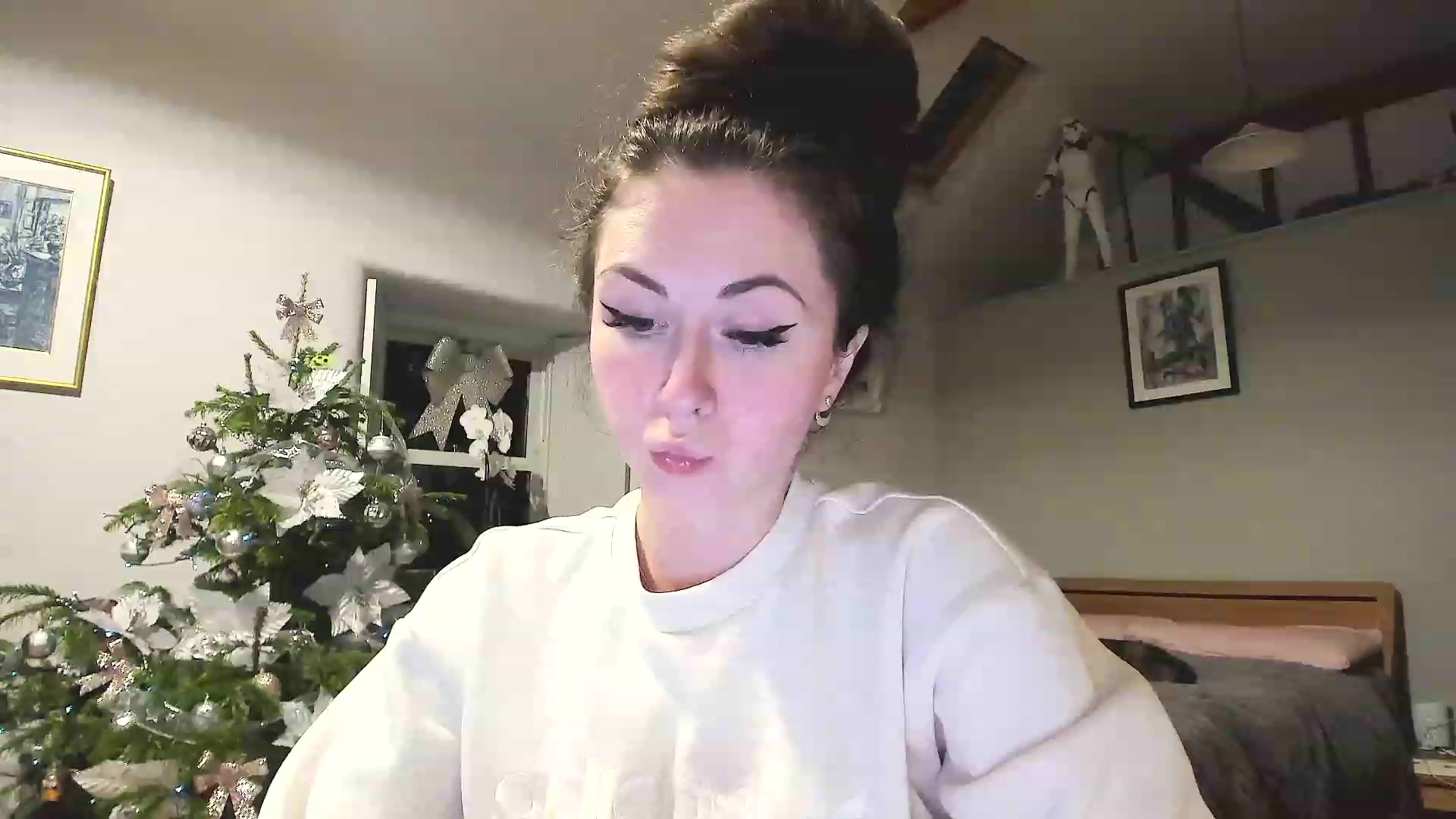 Gallery image thumbnail from Amber_Fry's myfreecams stream on, 12/27/2022, 24:30 image 3 of 20