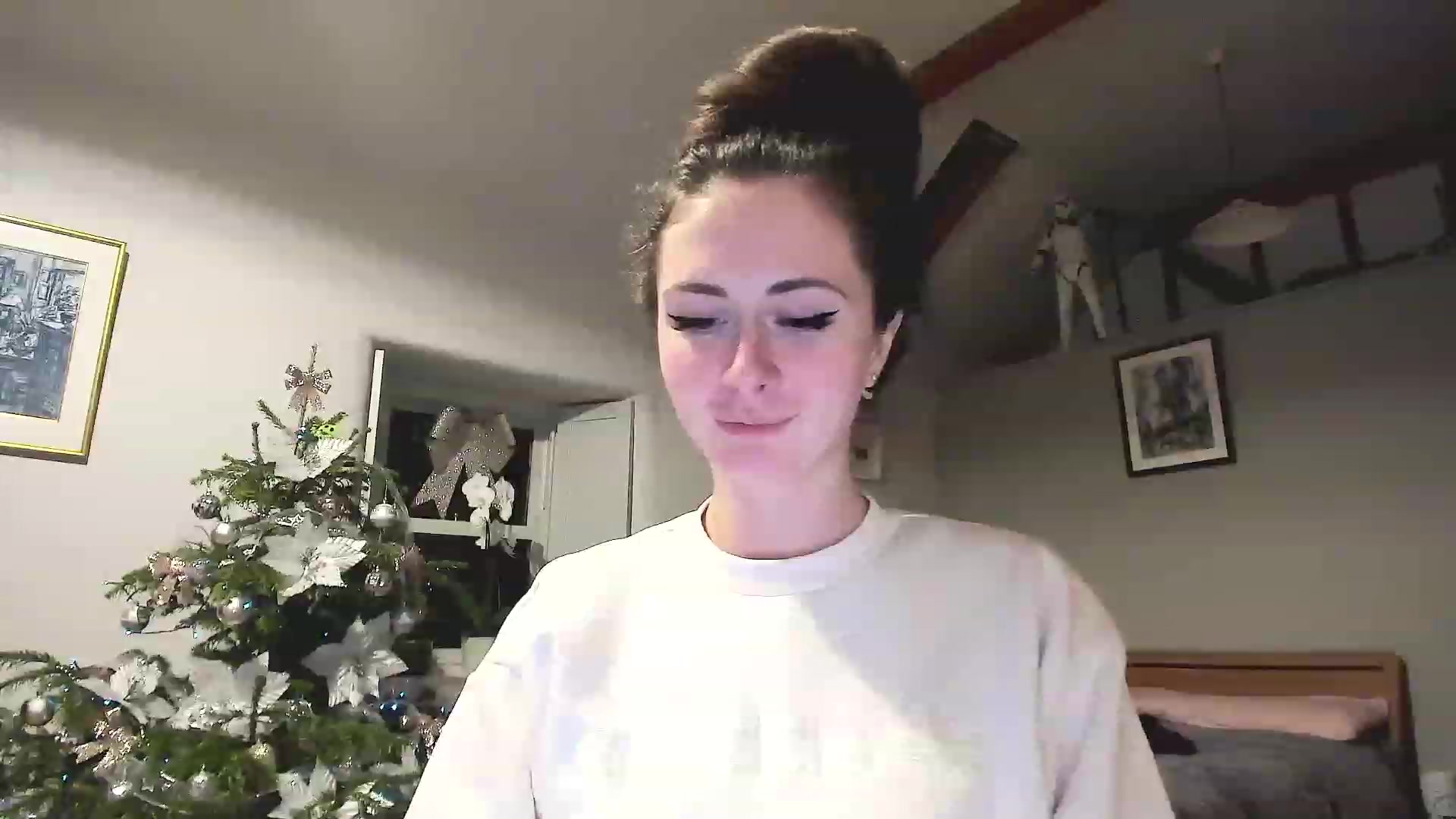 Gallery image thumbnail from Amber_Fry's myfreecams stream on, 12/27/2022, 24:30 image 16 of 20