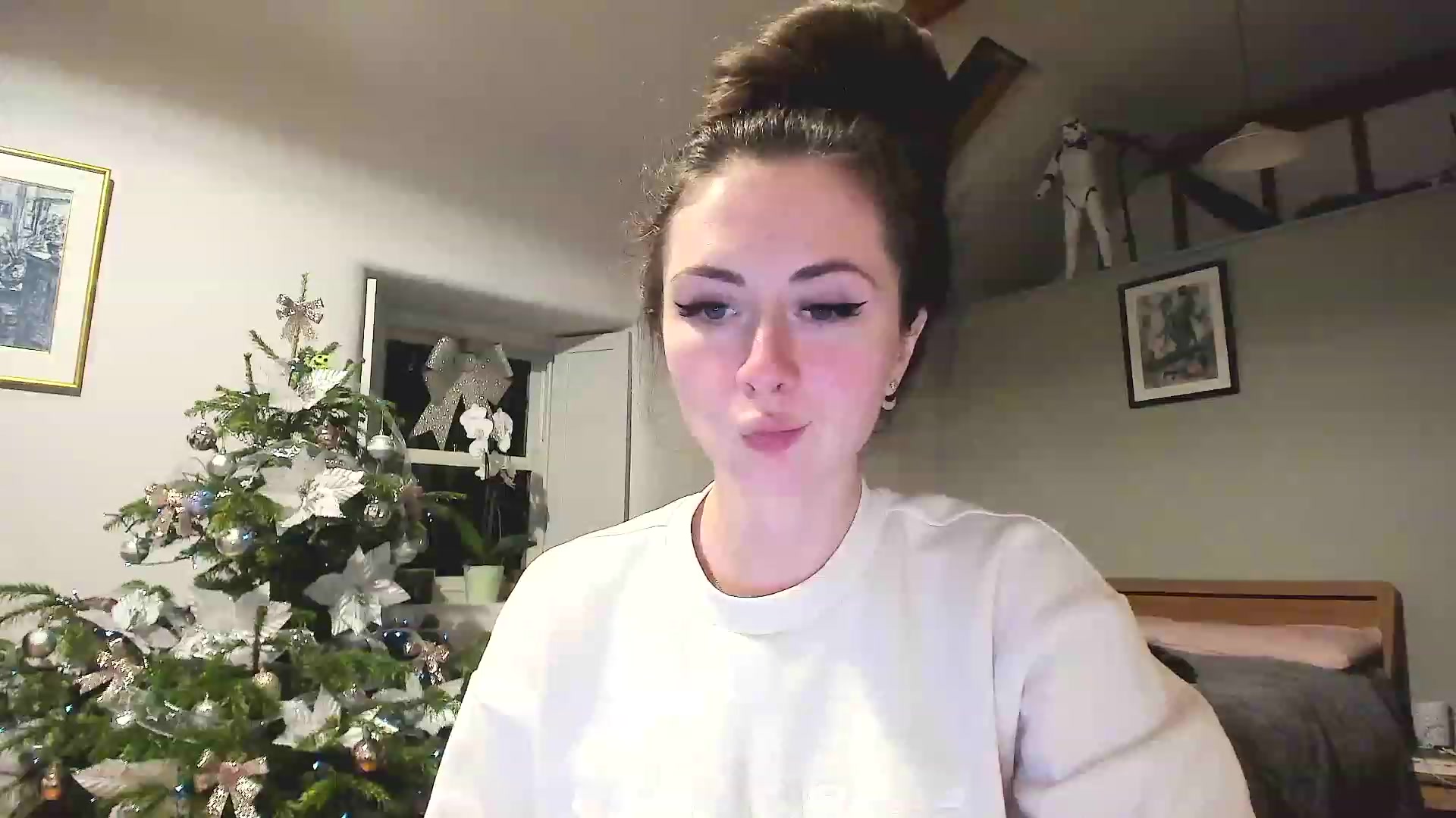 Gallery image thumbnail from Amber_Fry's myfreecams stream on, 12/27/2022, 24:30 image 4 of 20